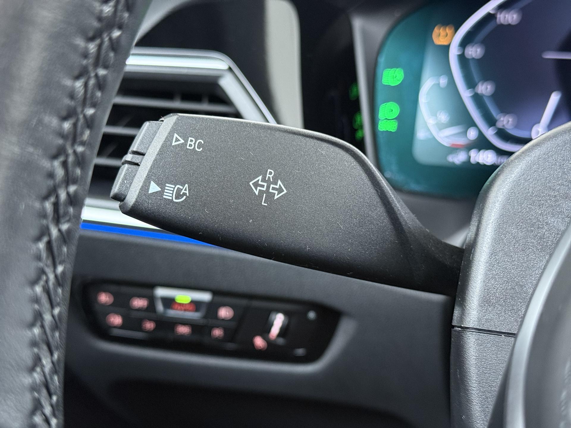 BMW 3 Serie Touring 330e 24