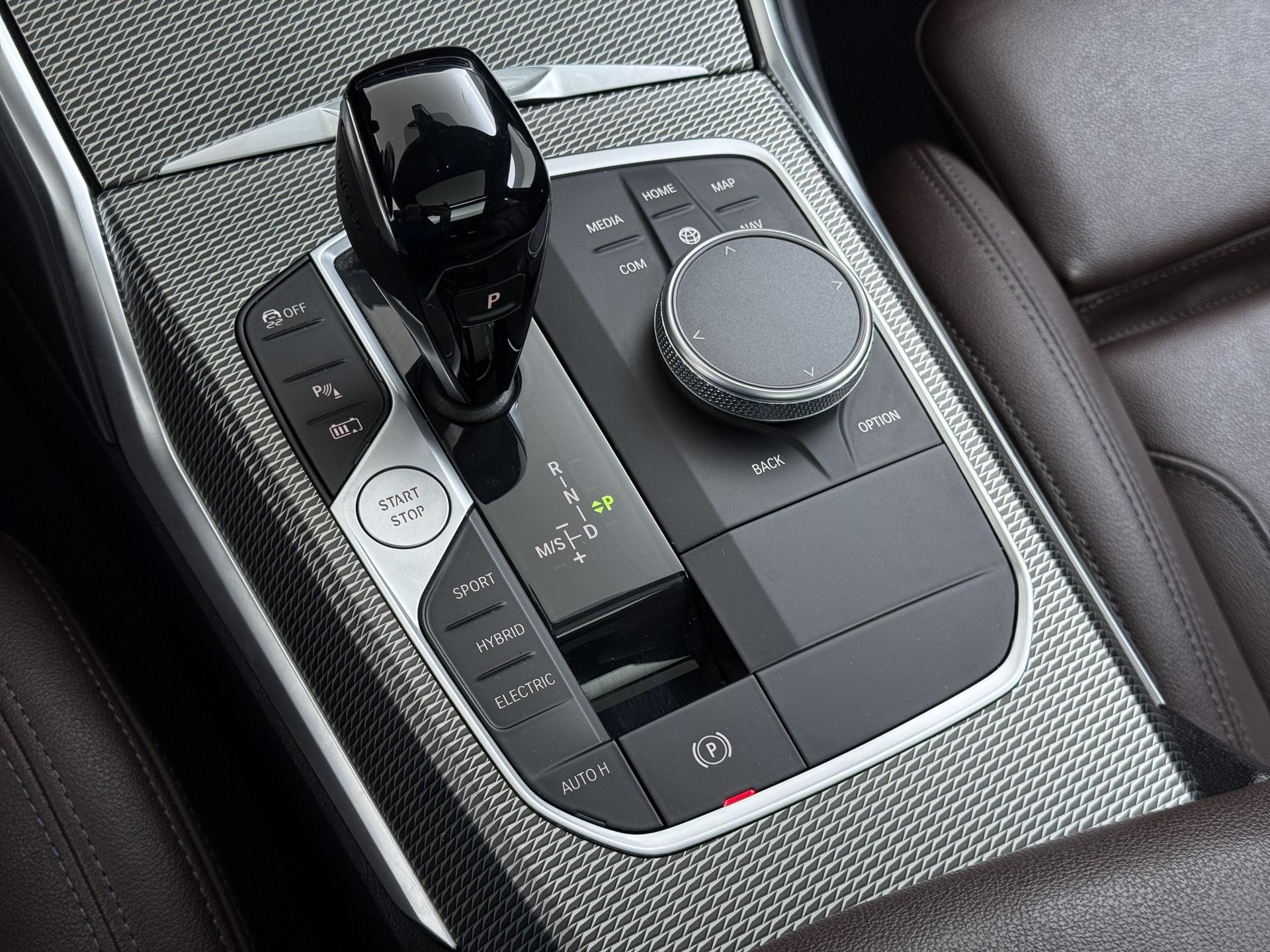 BMW 3 Serie Touring 330e 33