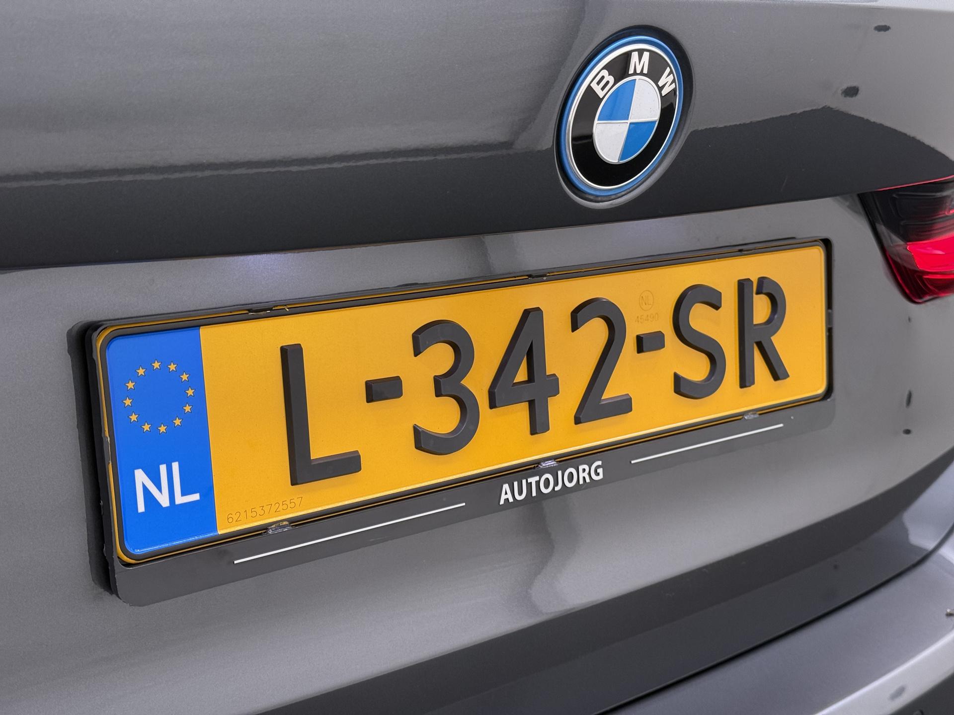 BMW 3 Serie Touring 330e 34