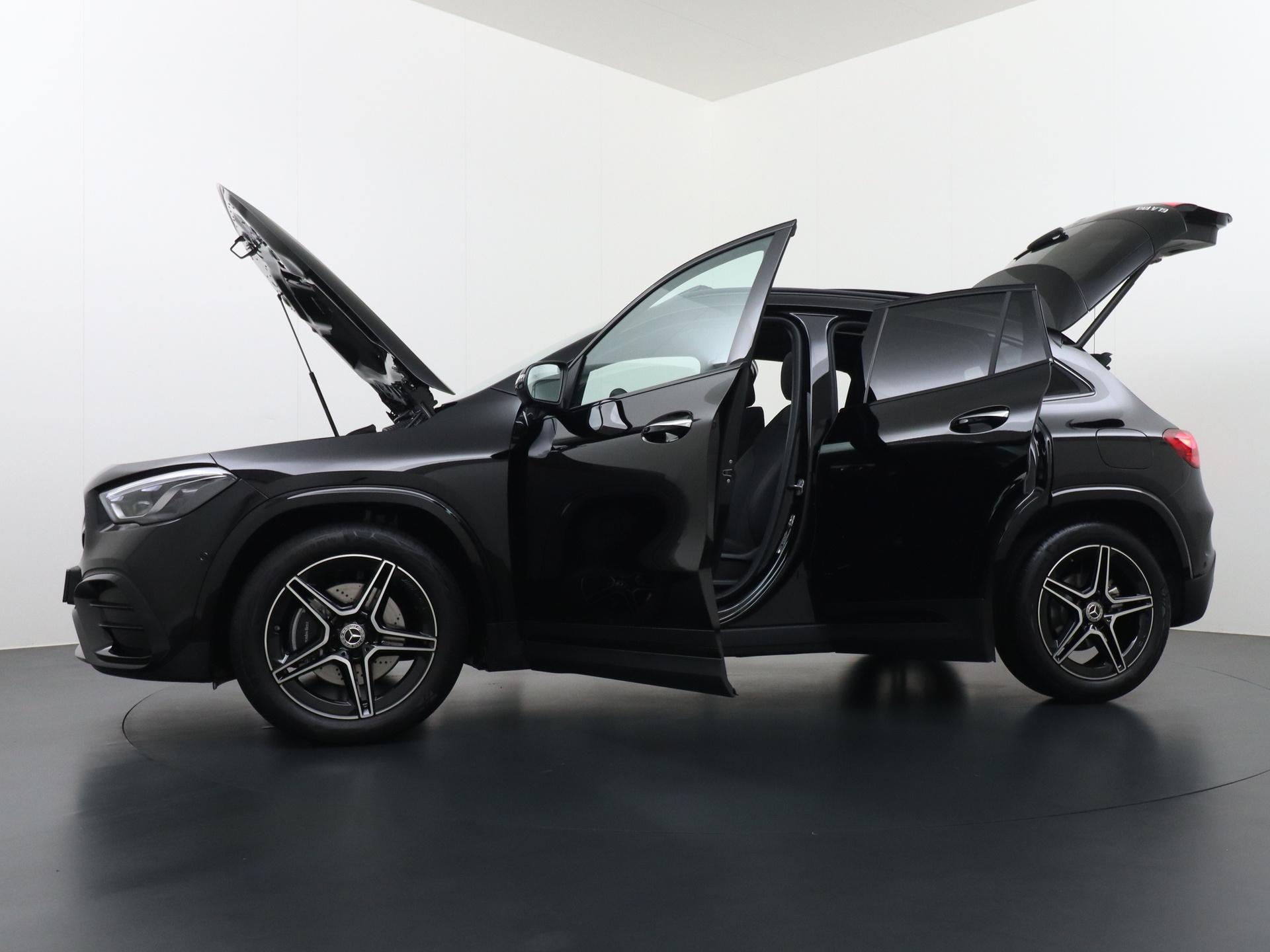 Mercedes-Benz GLA 180 Business Solution AMG 10