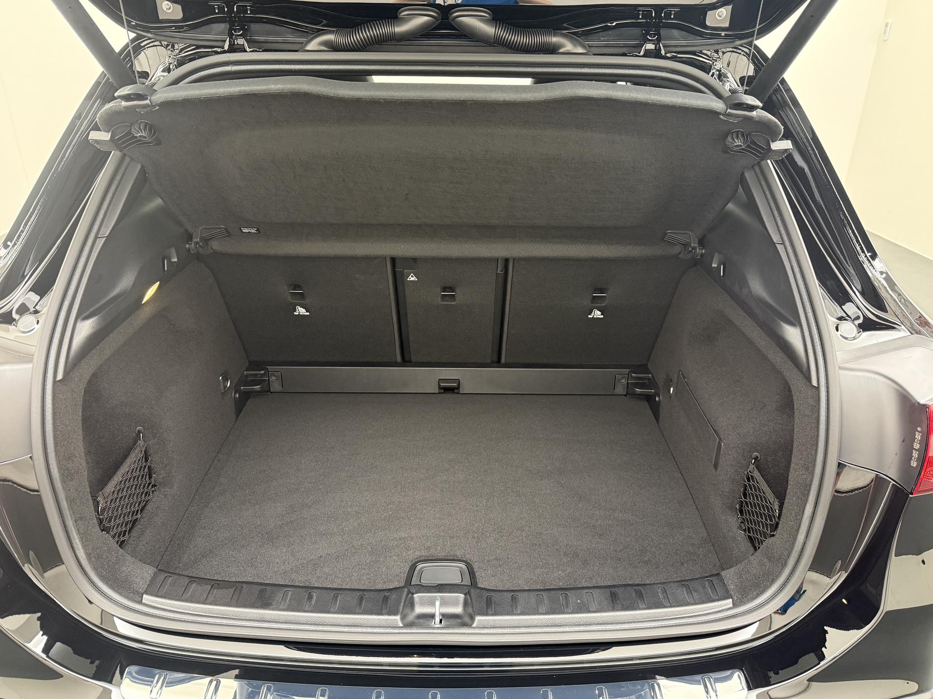 Mercedes-Benz GLA 180 Business Solution AMG 13