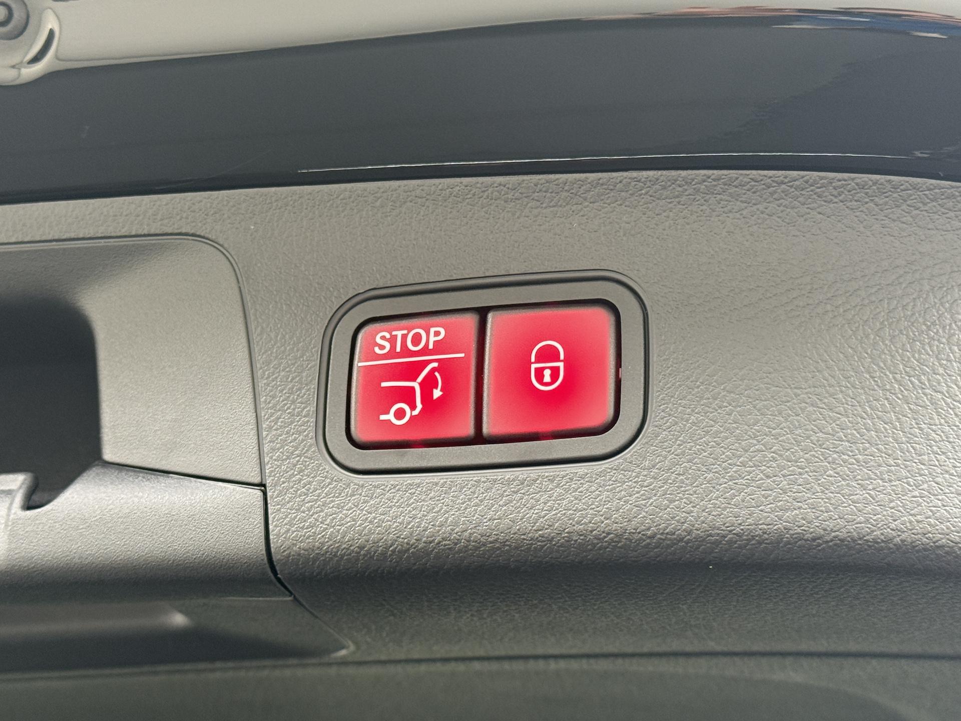 Mercedes-Benz GLA 180 Business Solution AMG 14