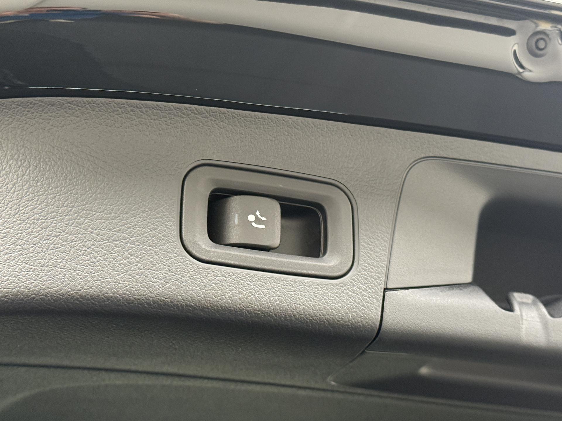 Mercedes-Benz GLA 180 Business Solution AMG 15