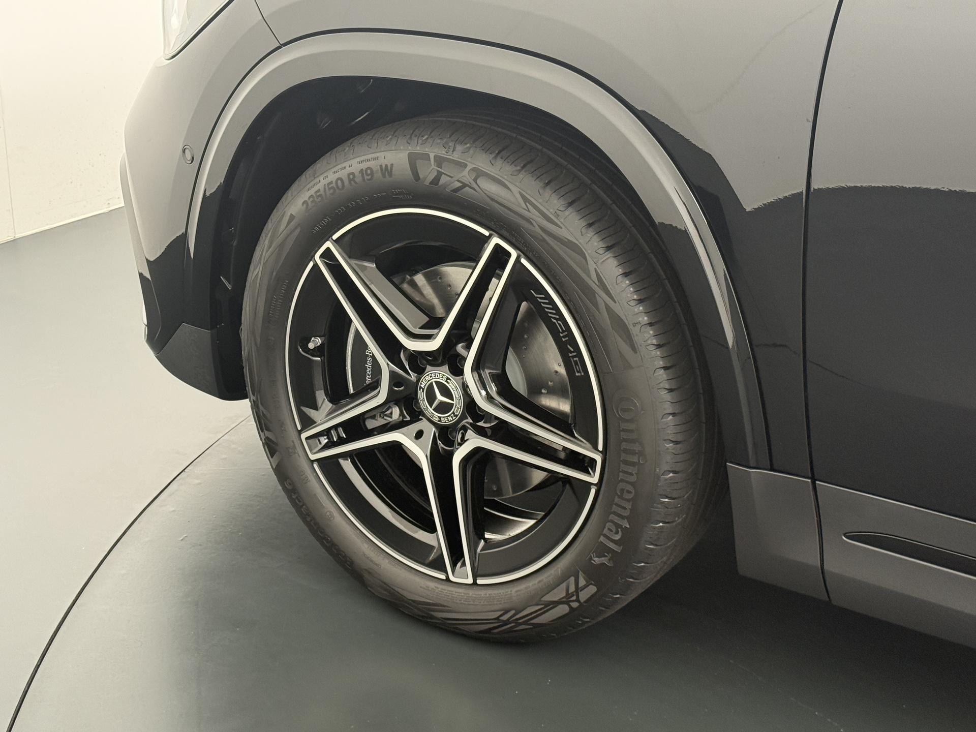 Mercedes-Benz GLA 180 Business Solution AMG 16