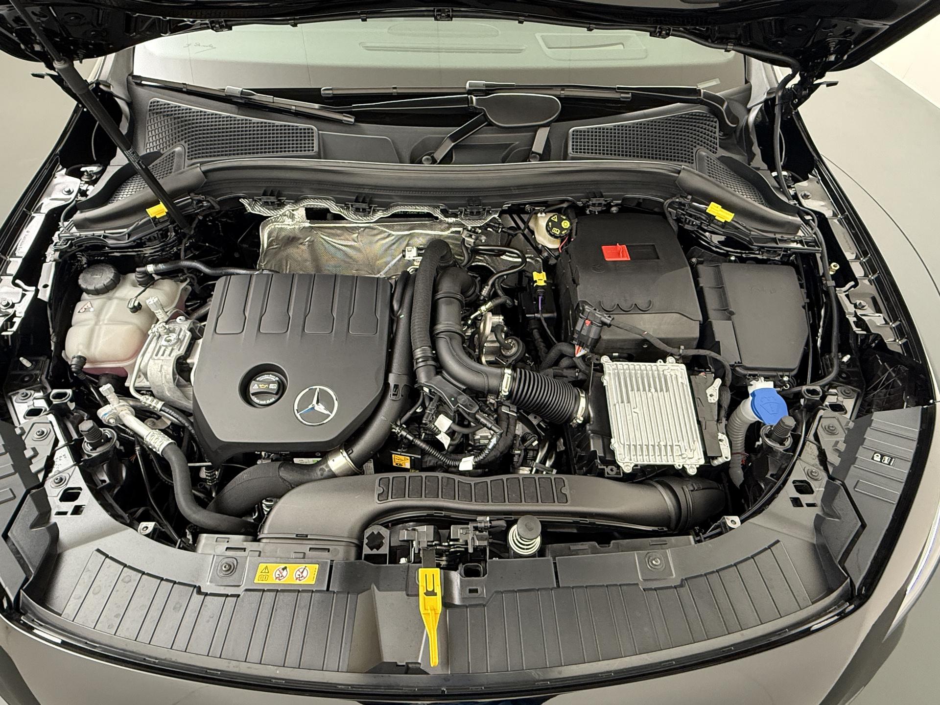 Mercedes-Benz GLA 180 Business Solution AMG 18