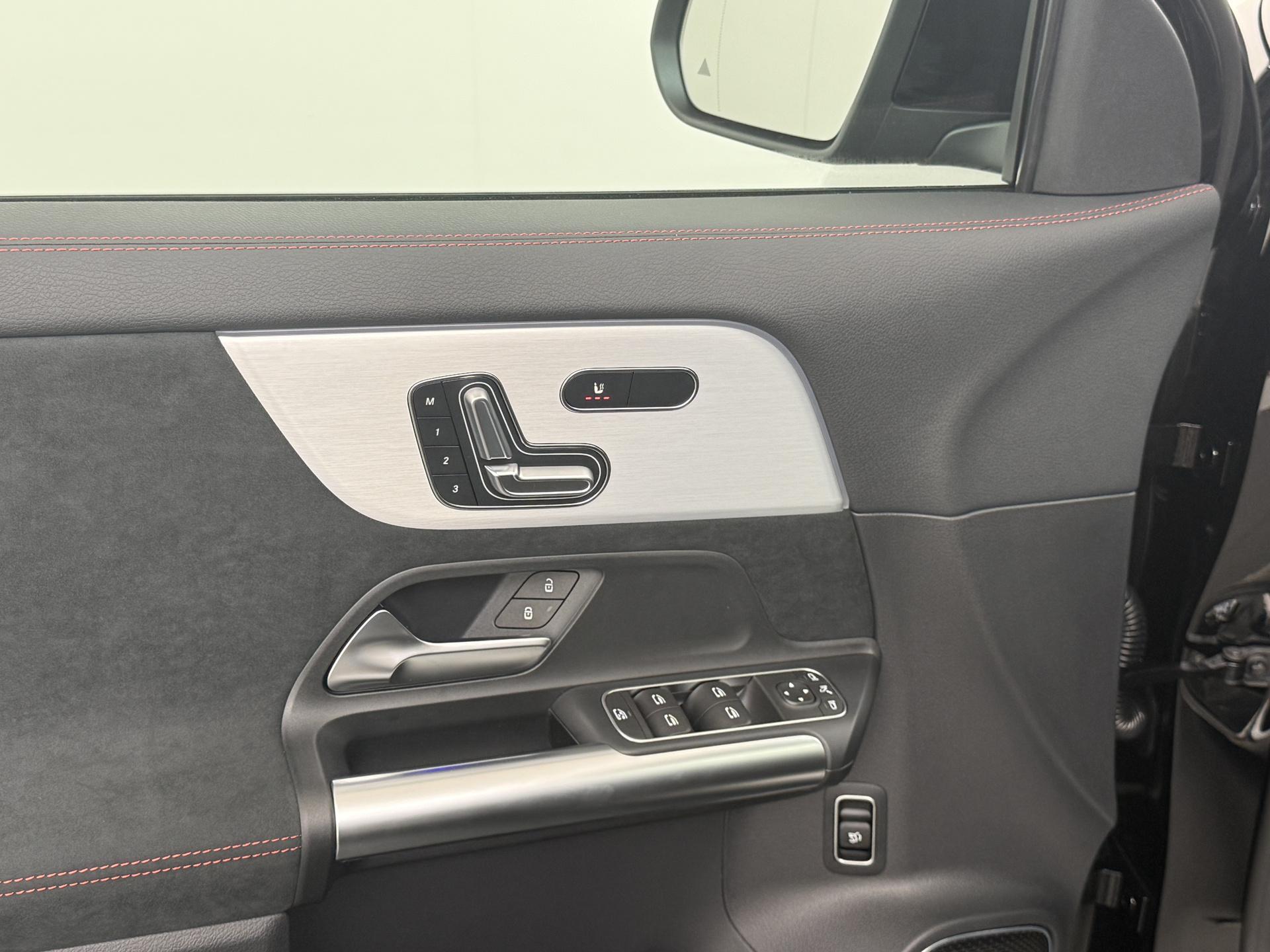 Mercedes-Benz GLA 180 Business Solution AMG 19