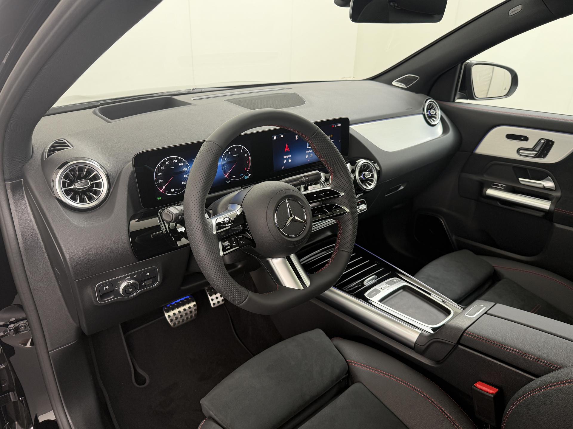 Mercedes-Benz GLA 180 Business Solution AMG 20