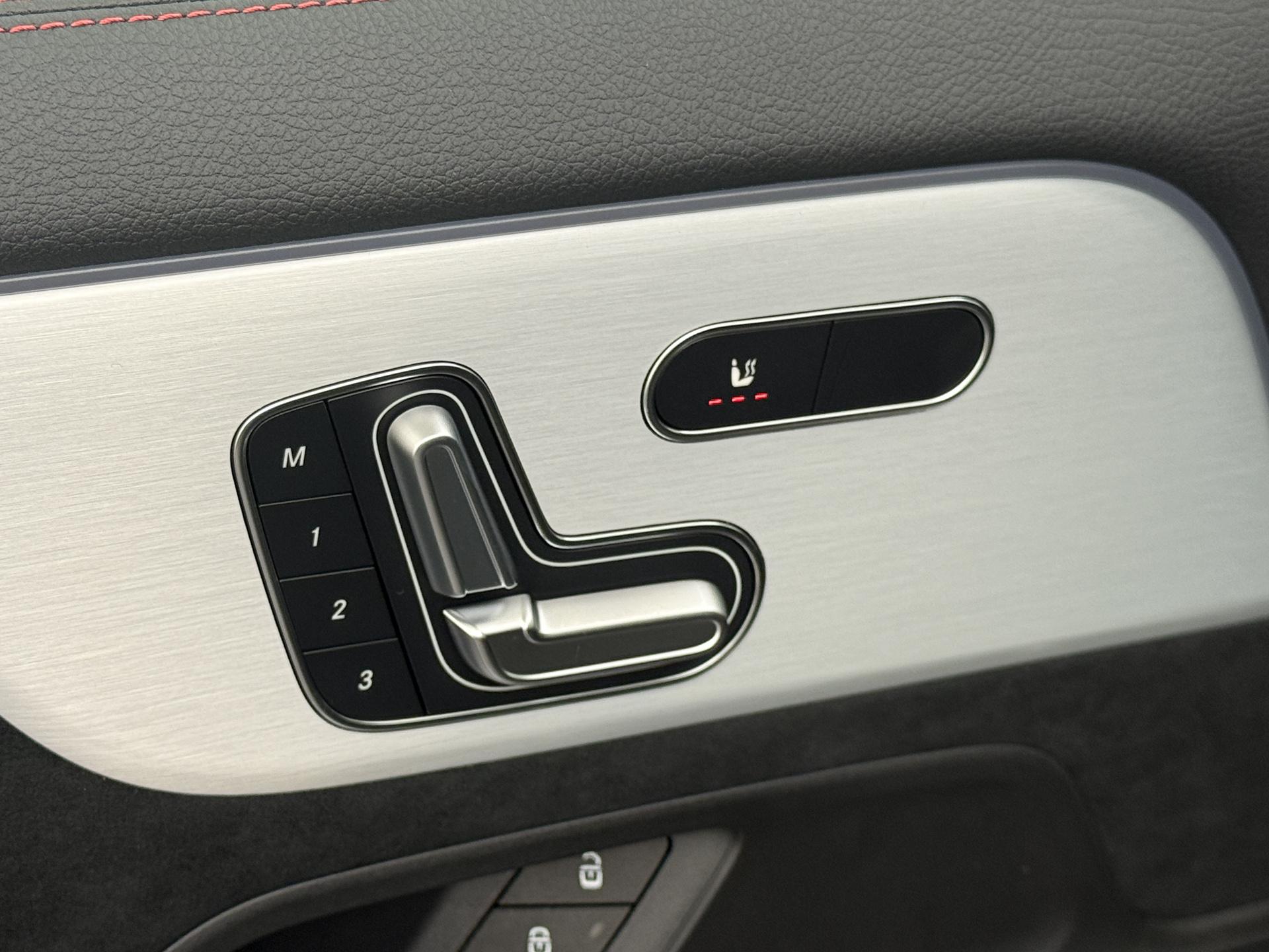 Mercedes-Benz GLA 180 Business Solution AMG 22