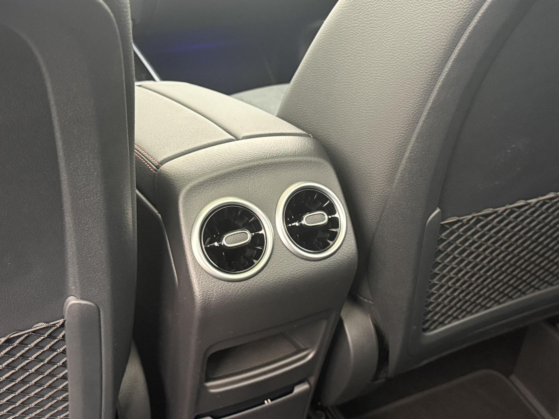 Mercedes-Benz GLA 180 Business Solution AMG 26