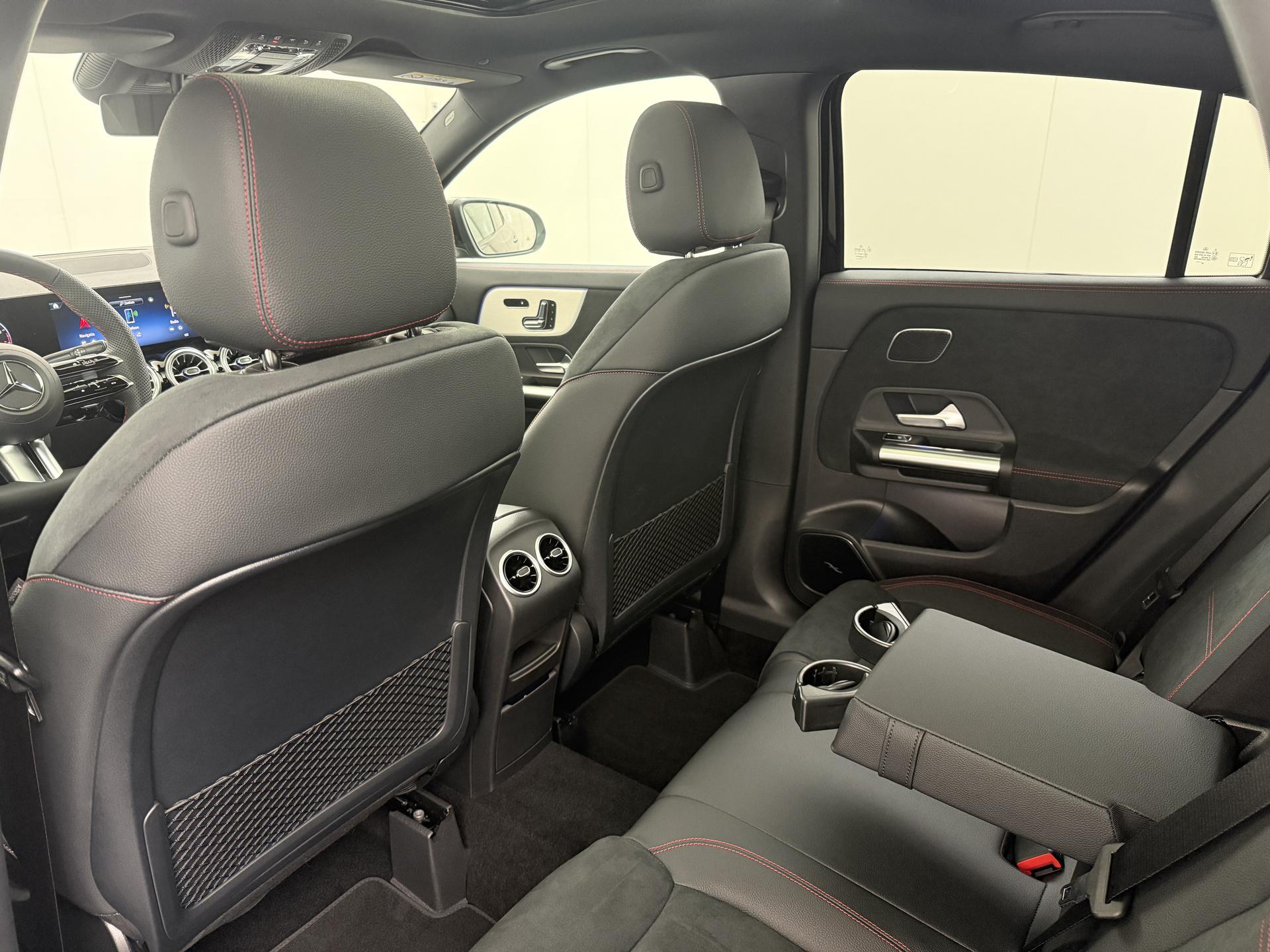 Mercedes-Benz GLA 180 Business Solution AMG 27