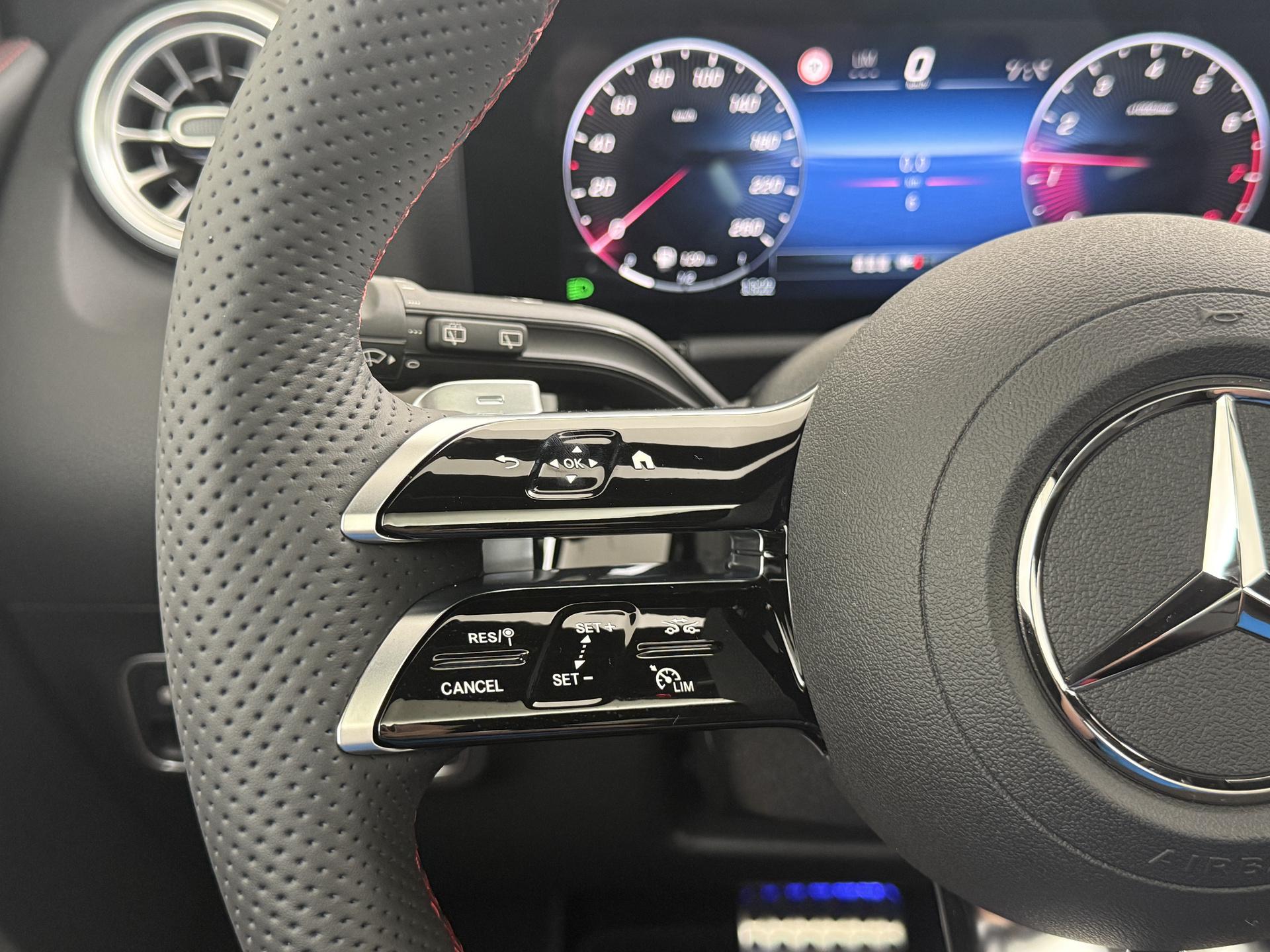 Mercedes-Benz GLA 180 Business Solution AMG 34