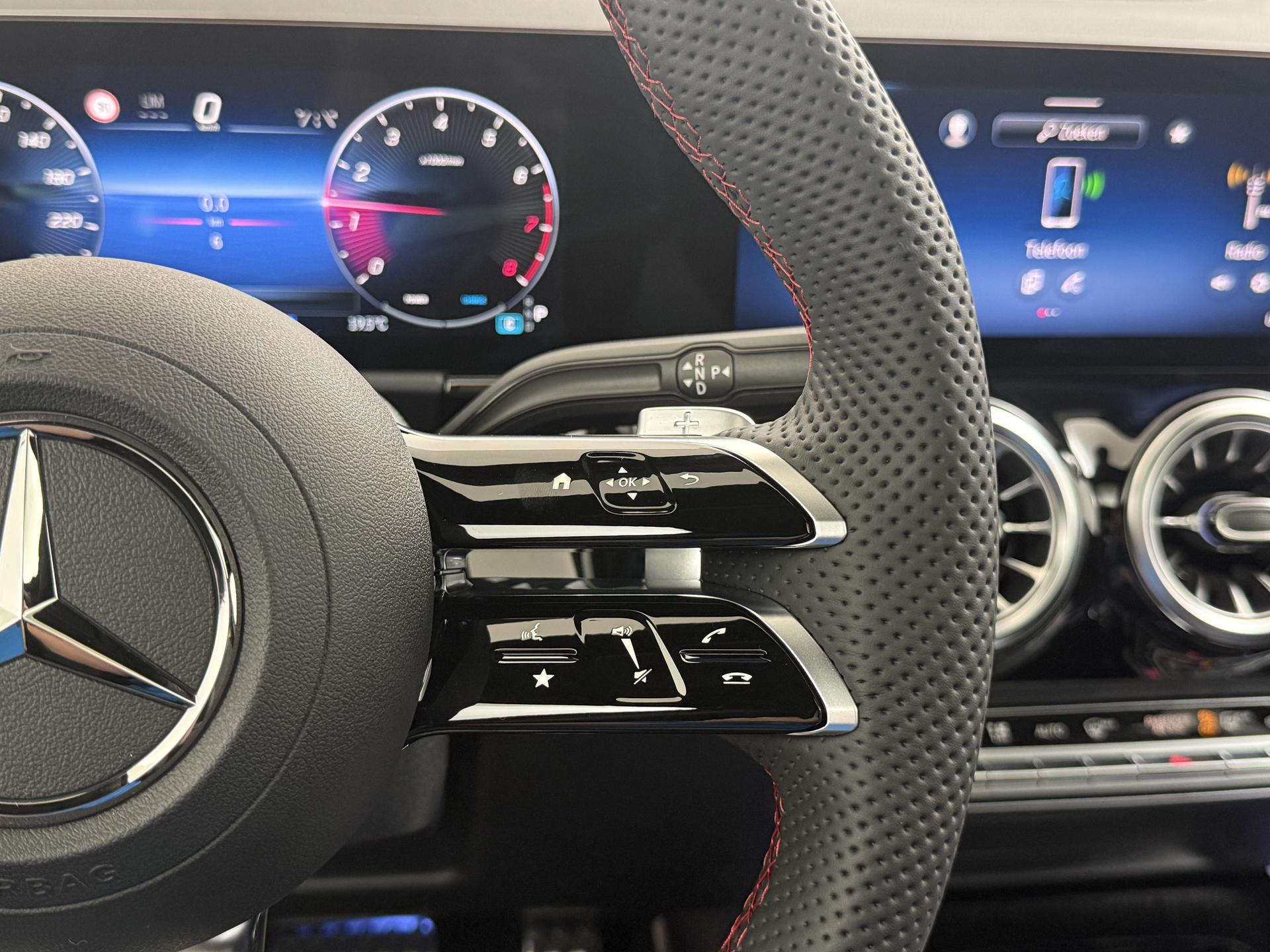 Mercedes-Benz GLA 180 Business Solution AMG 35