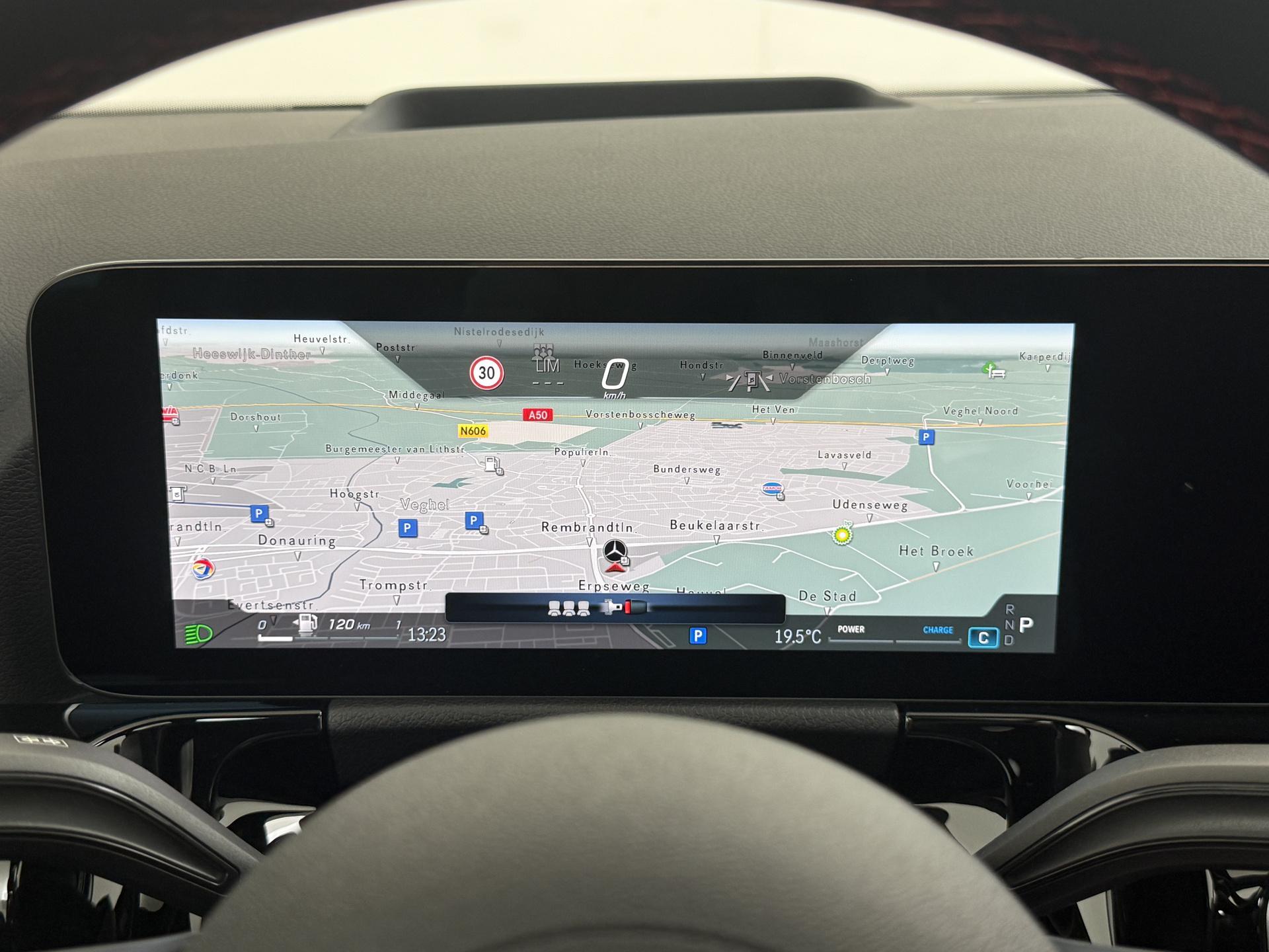 Mercedes-Benz GLA 180 Business Solution AMG 37