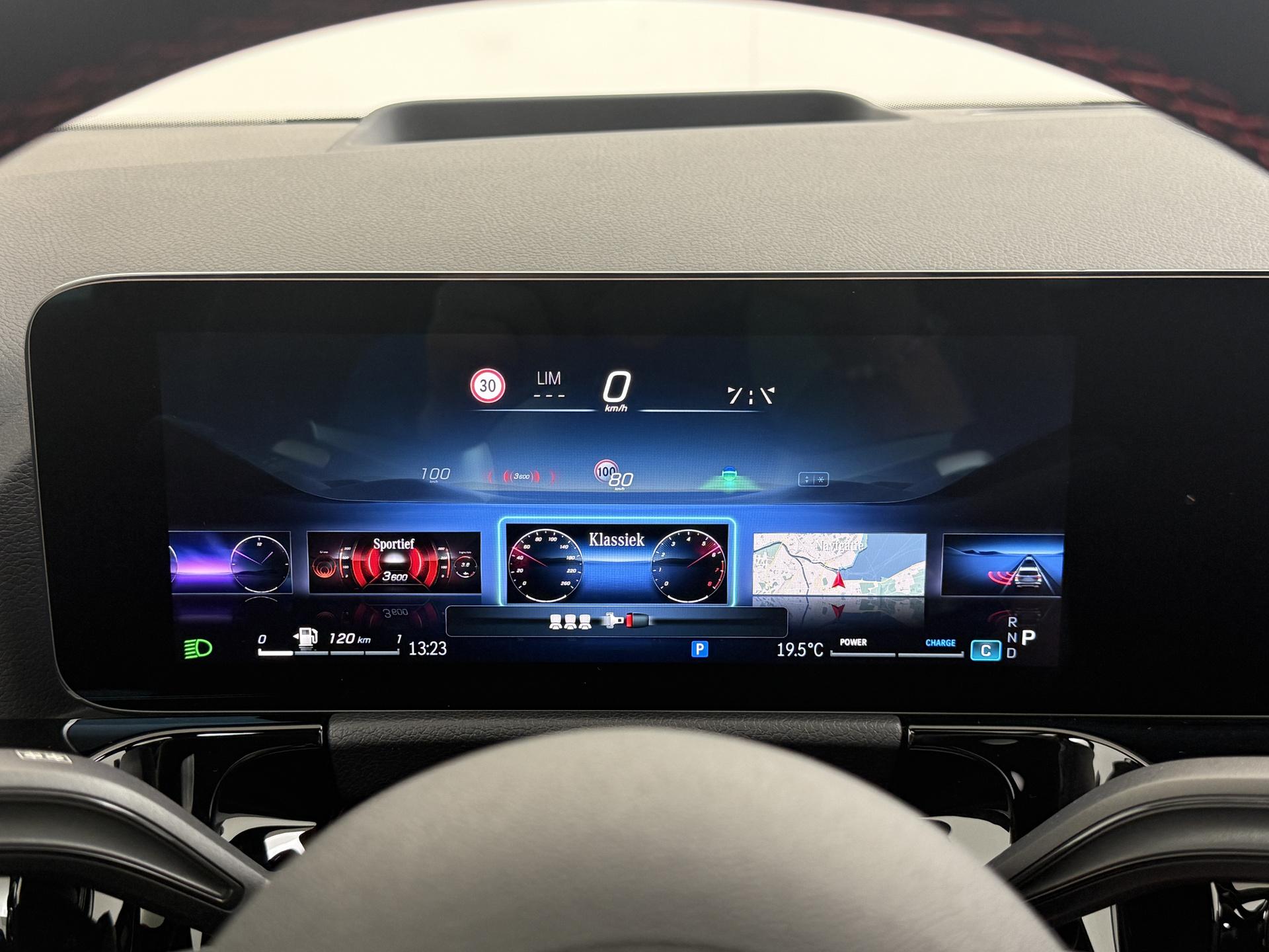 Mercedes-Benz GLA 180 Business Solution AMG 38