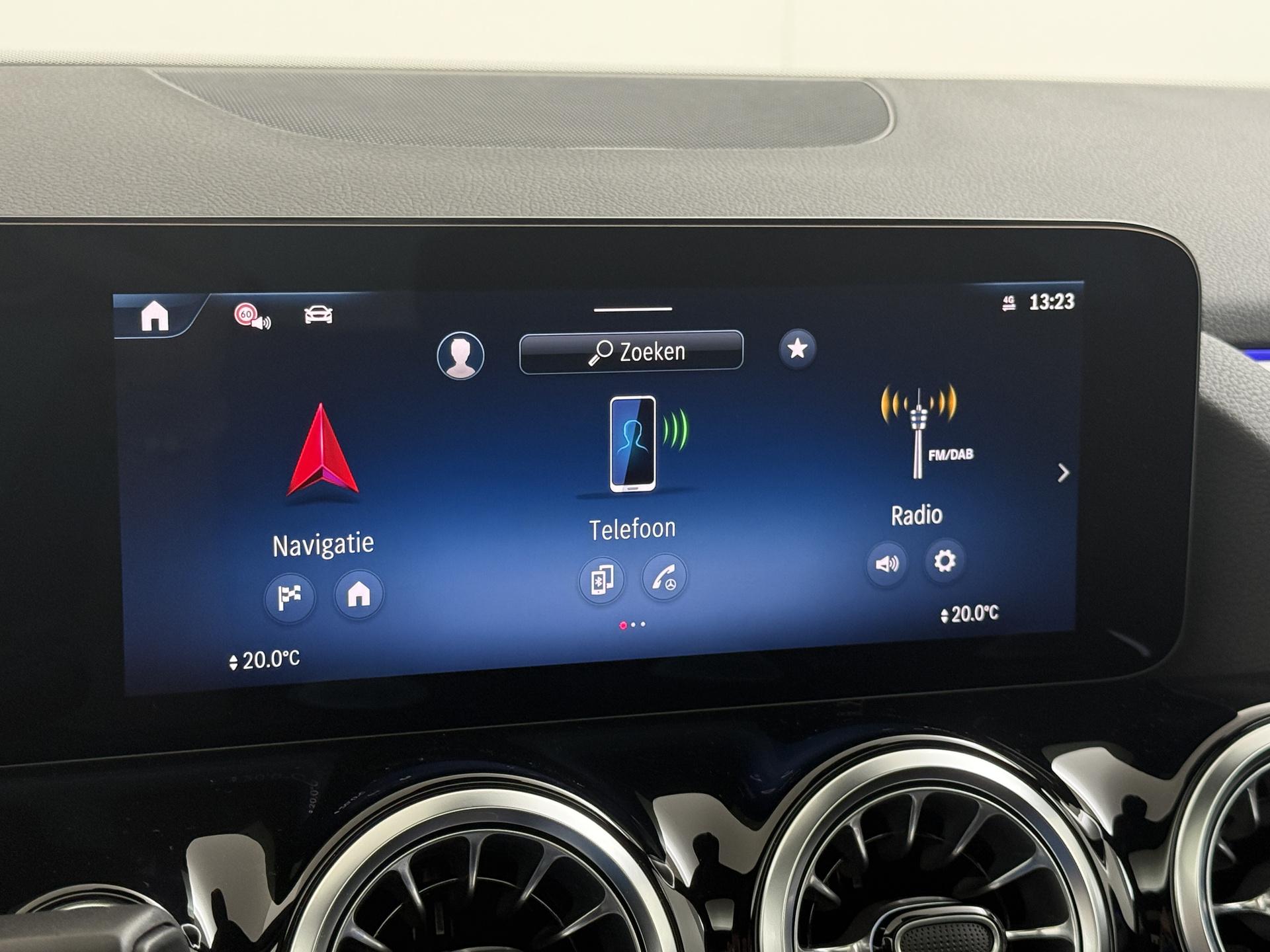 Mercedes-Benz GLA 180 Business Solution AMG 40