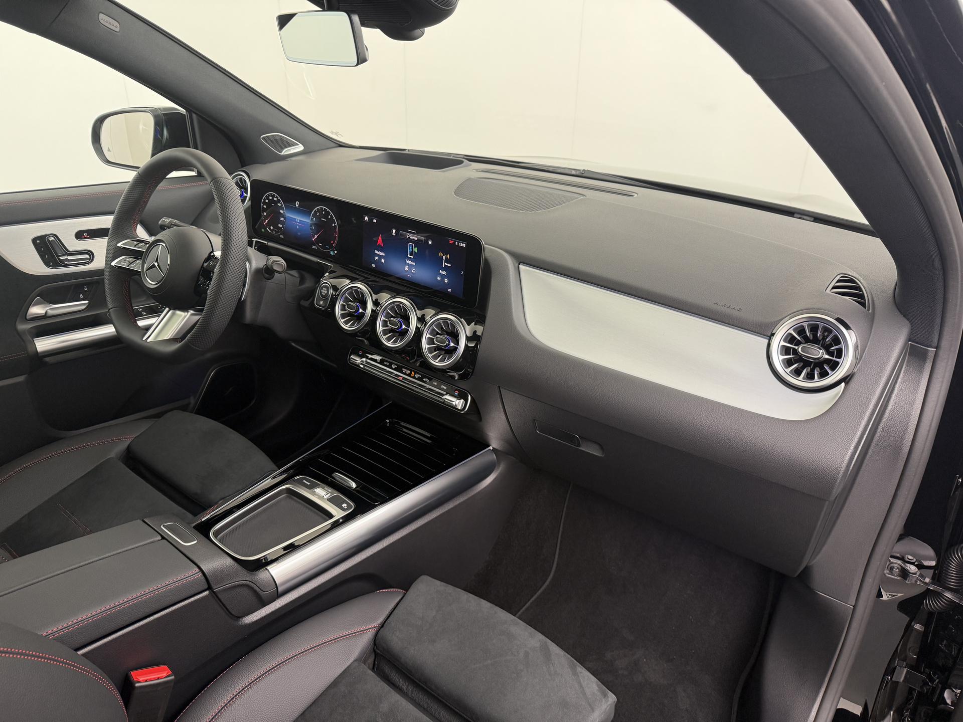 Mercedes-Benz GLA 180 Business Solution AMG 51