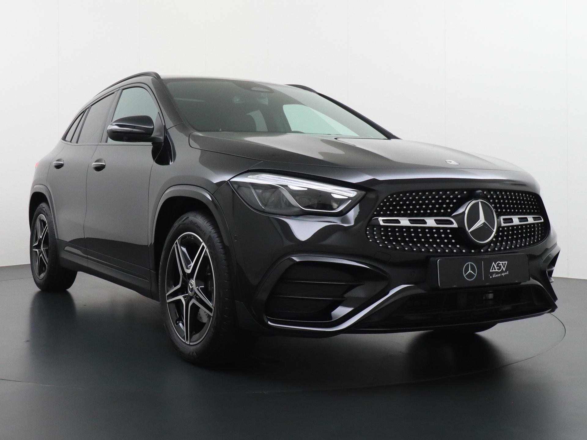 Mercedes-Benz GLA 180 Business Solution AMG 6
