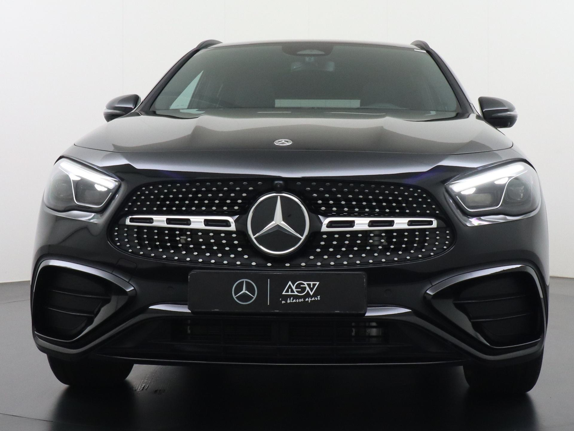 Mercedes-Benz GLA 180 Business Solution AMG 7