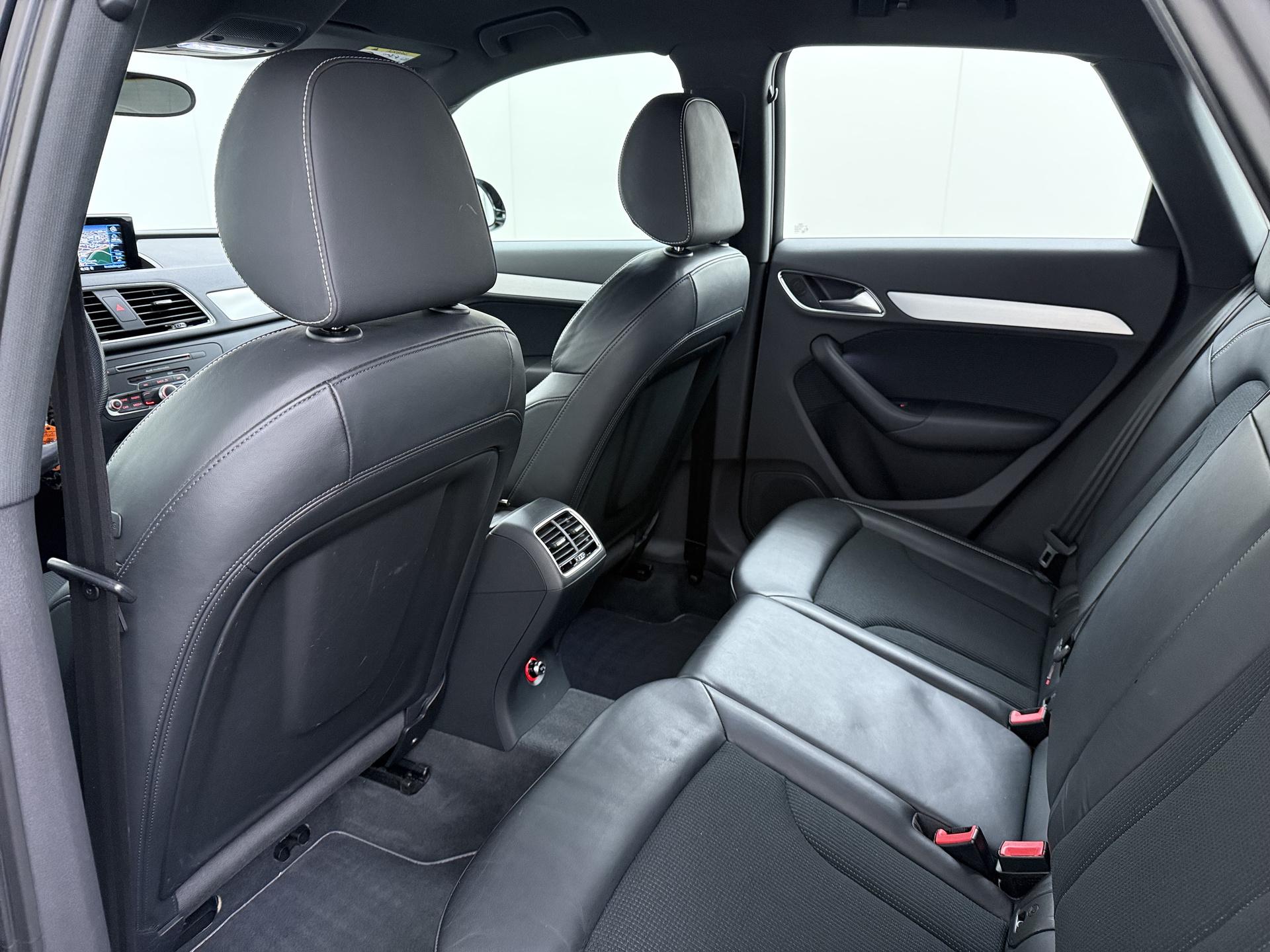 Audi Q3 1.4 TFSI CoD S Edition 13