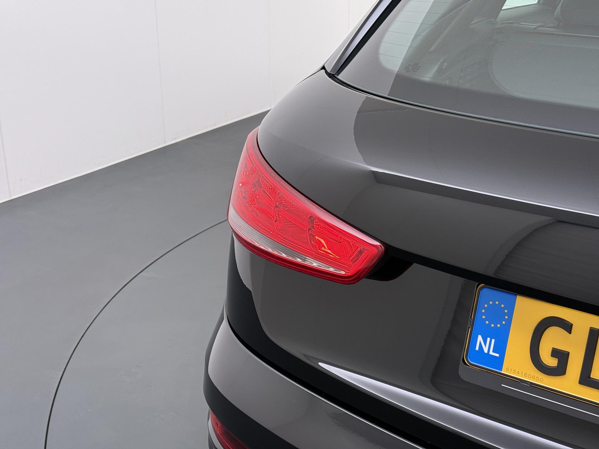 Audi Q3 1.4 TFSI CoD S Edition 4