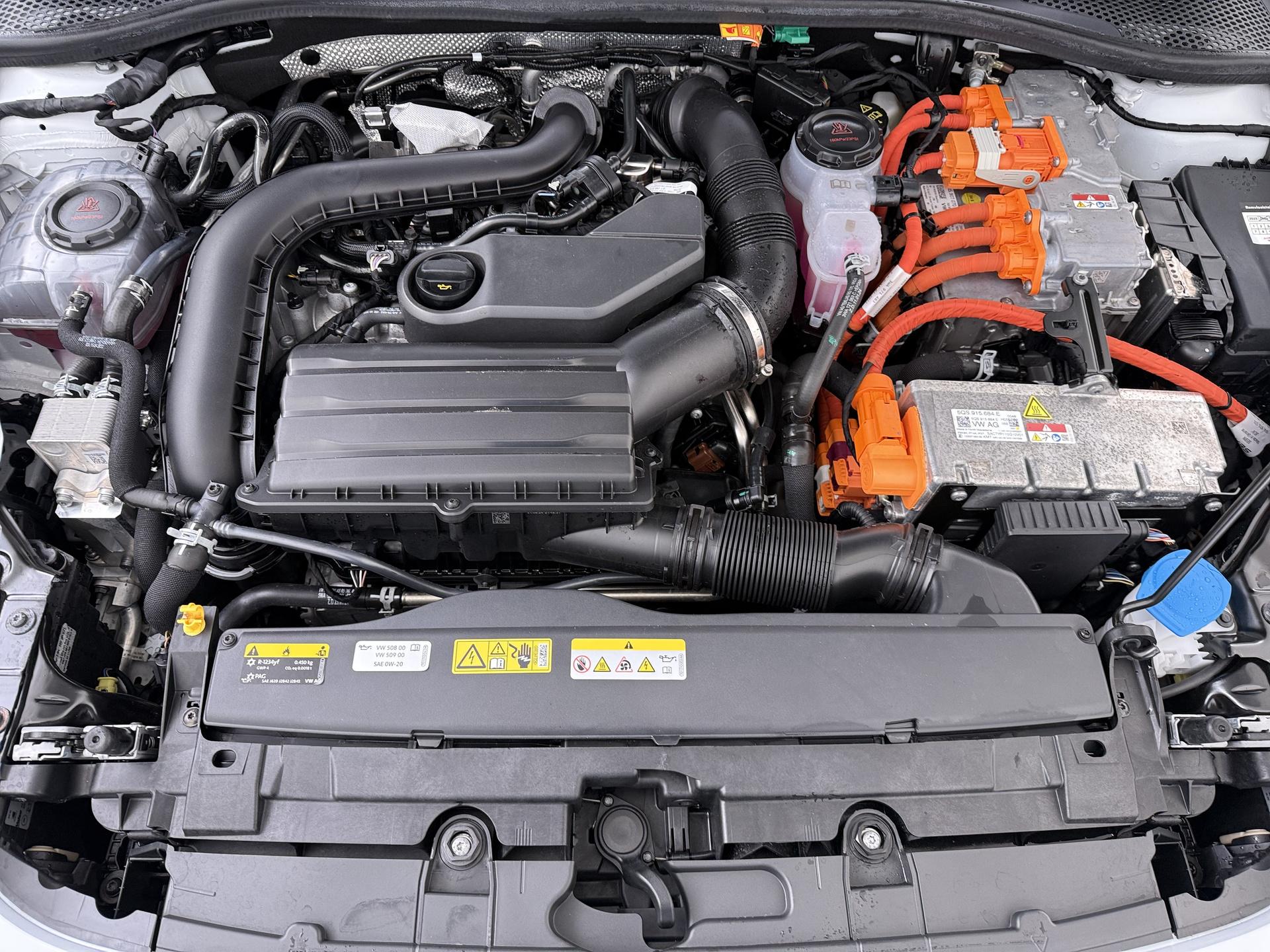 SEAT Leon Sportstourer 1.5 TSI e-Hybrid FR PHEV First Edition 32