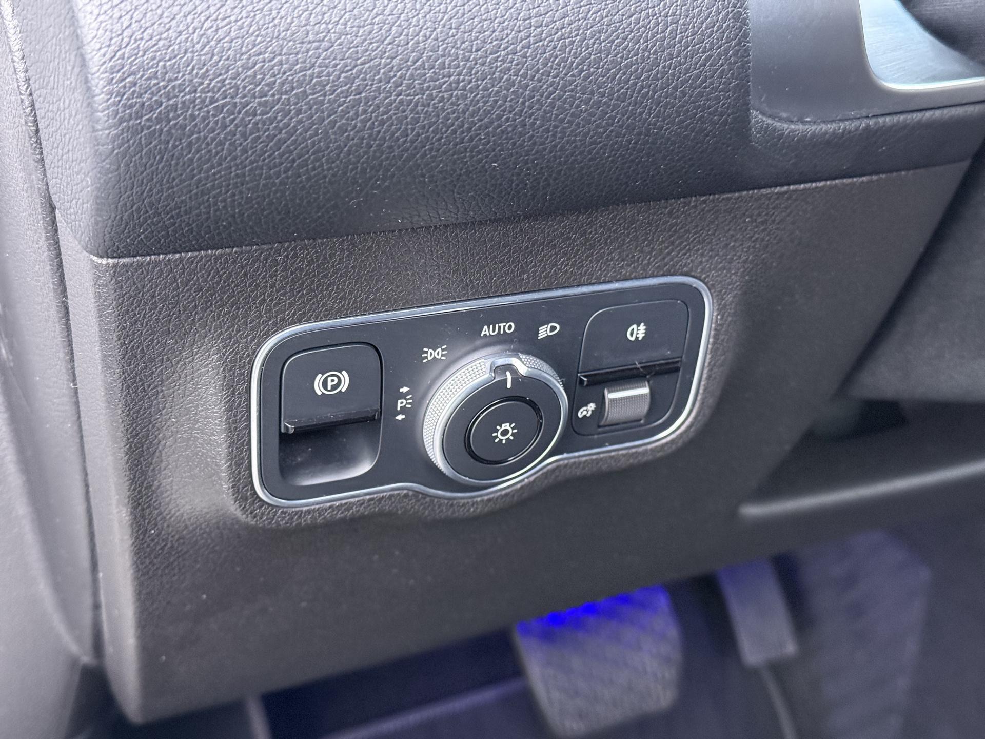 Mercedes-Benz GLB 200 Luxury Business Solution 23