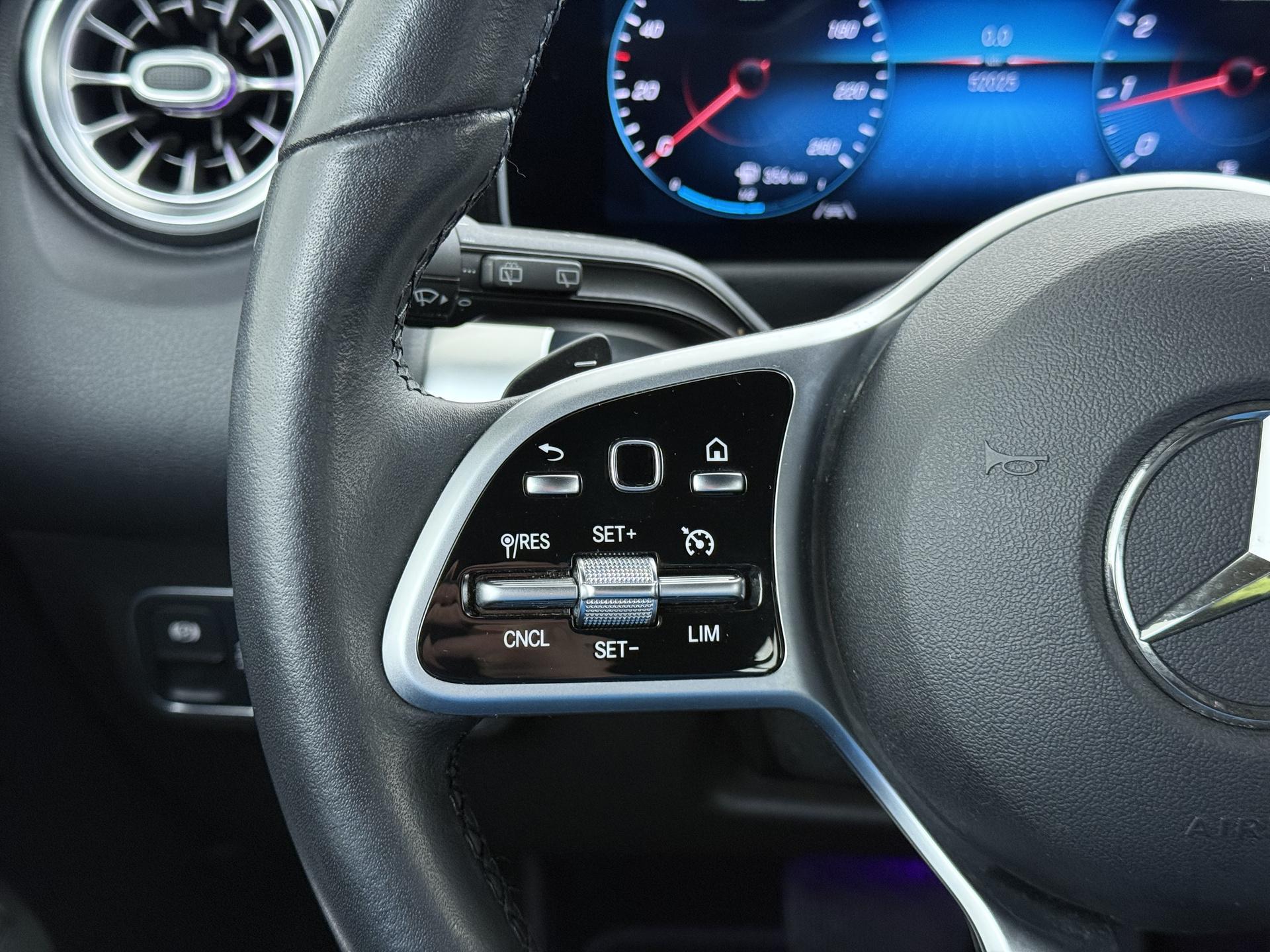 Mercedes-Benz GLB 200 Luxury Business Solution 30