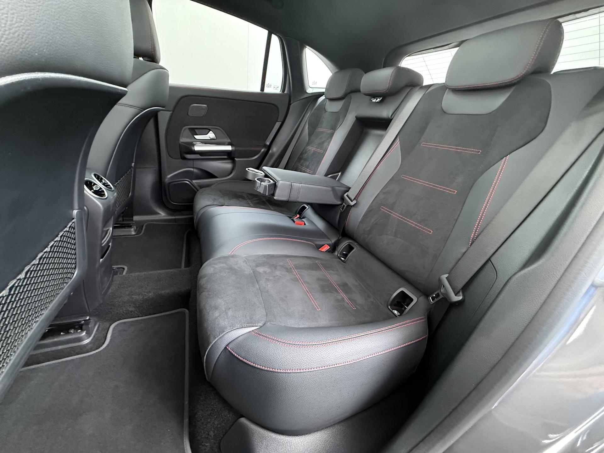 Mercedes-Benz EQA 250+ AMG Line Premium 71 kWh Accu 28