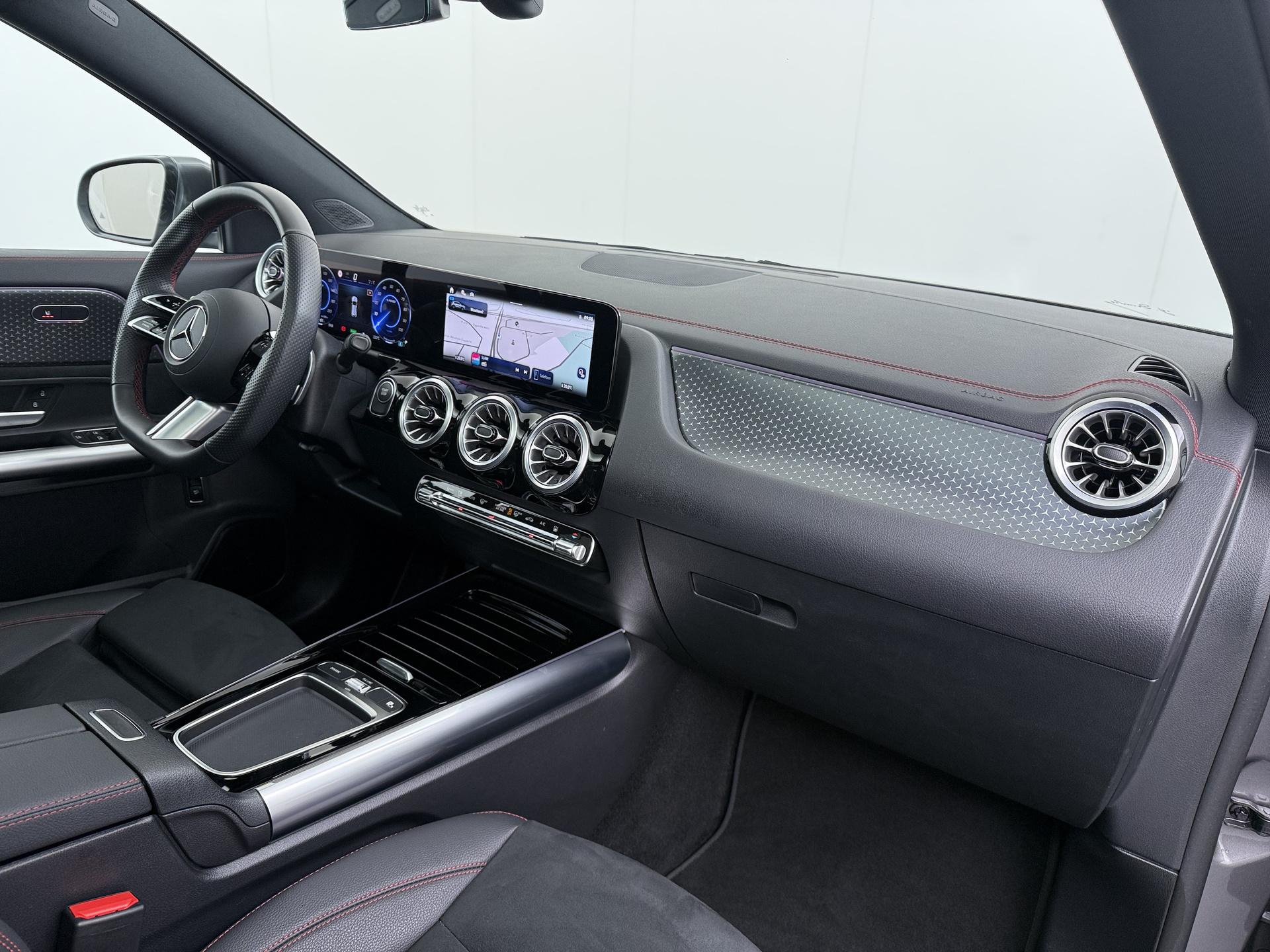 Mercedes-Benz EQA 250+ AMG Line 71 kWh 7