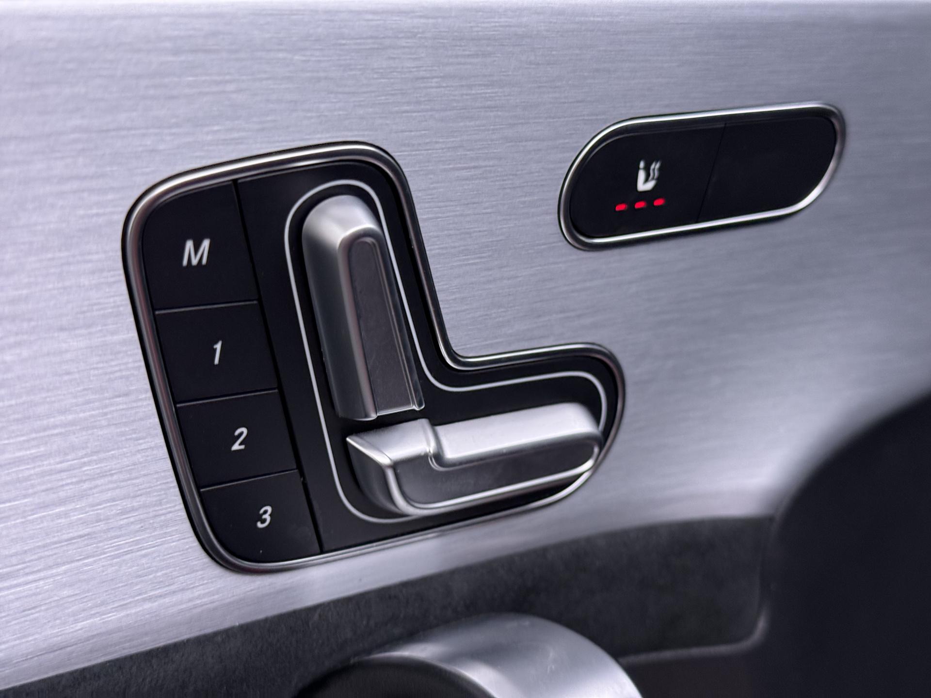 Mercedes-Benz A-Klasse 180 Business Solution AMG 13