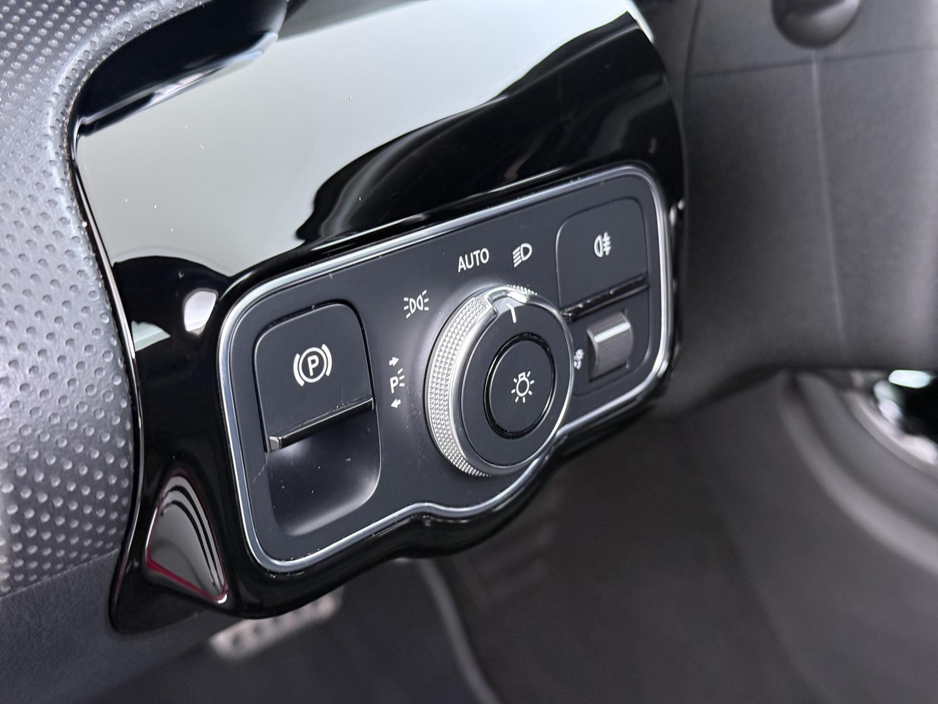 Mercedes-Benz A-Klasse 180 Business Solution AMG 14