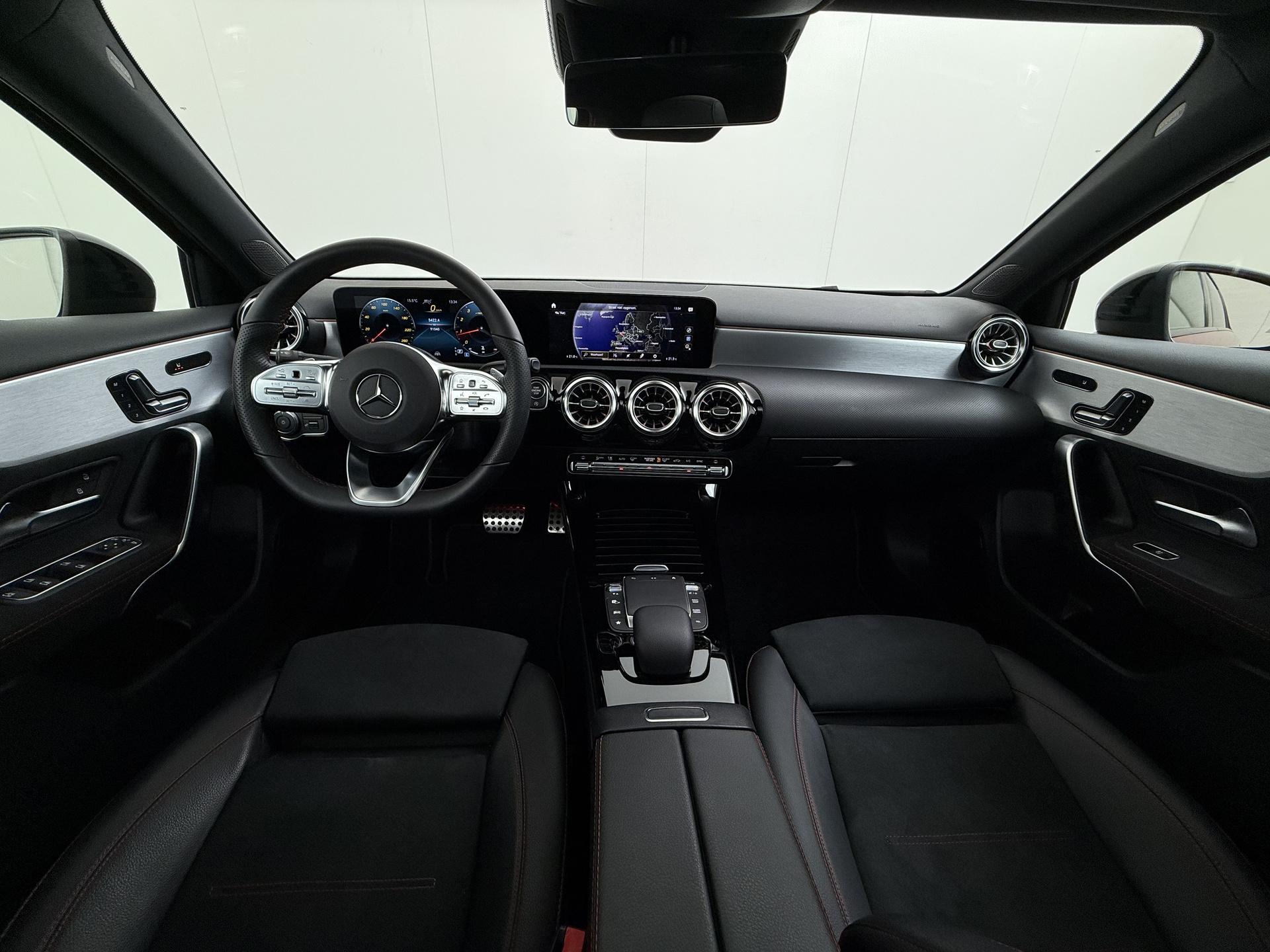 Mercedes-Benz A-Klasse 180 Business Solution AMG 19