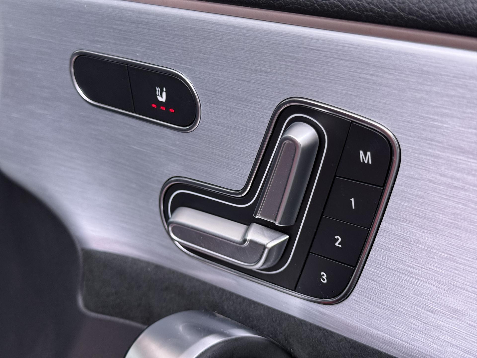 Mercedes-Benz A-Klasse 180 Business Solution AMG 38