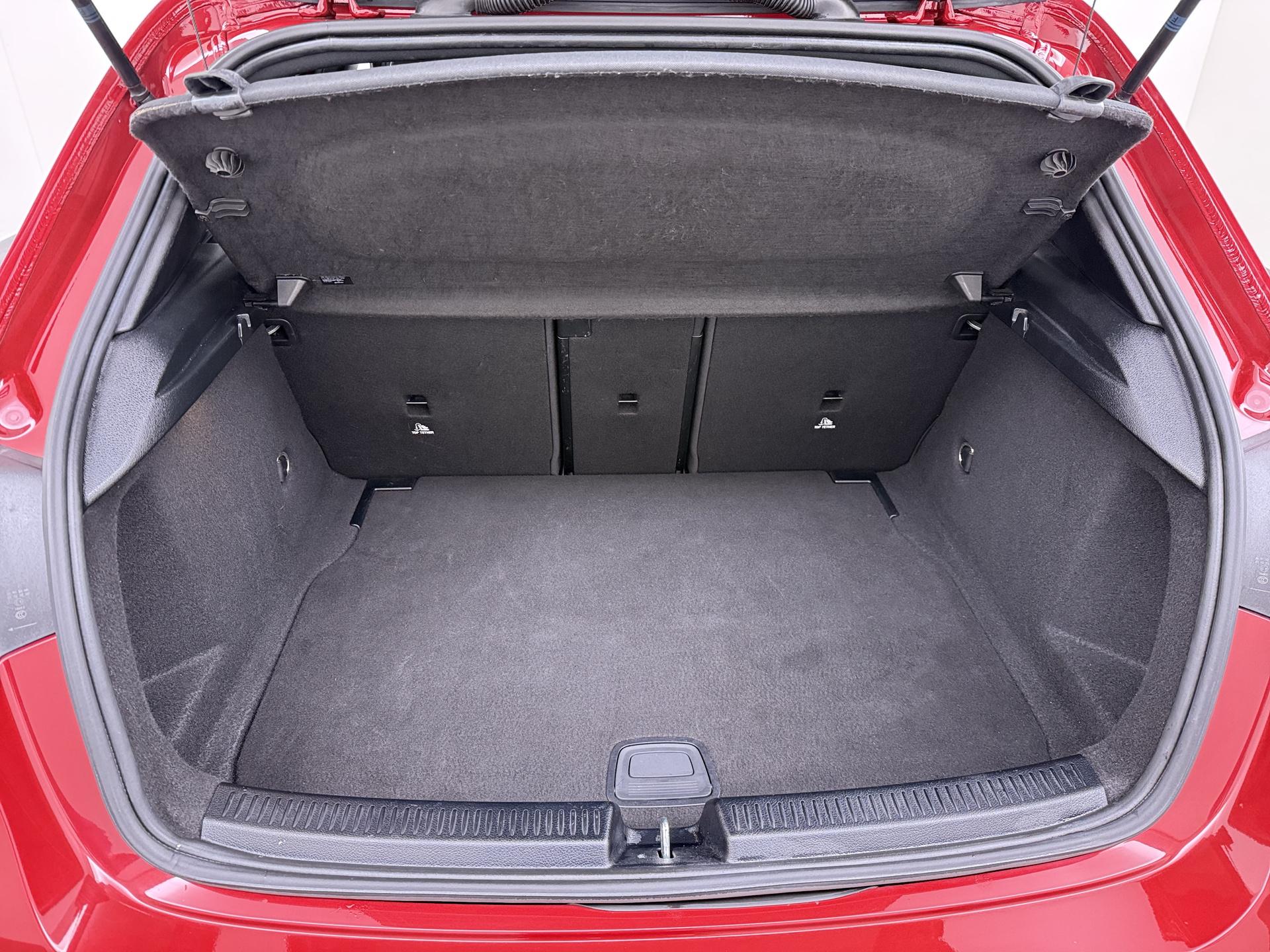 Mercedes-Benz A-Klasse 180 Business Solution AMG 6