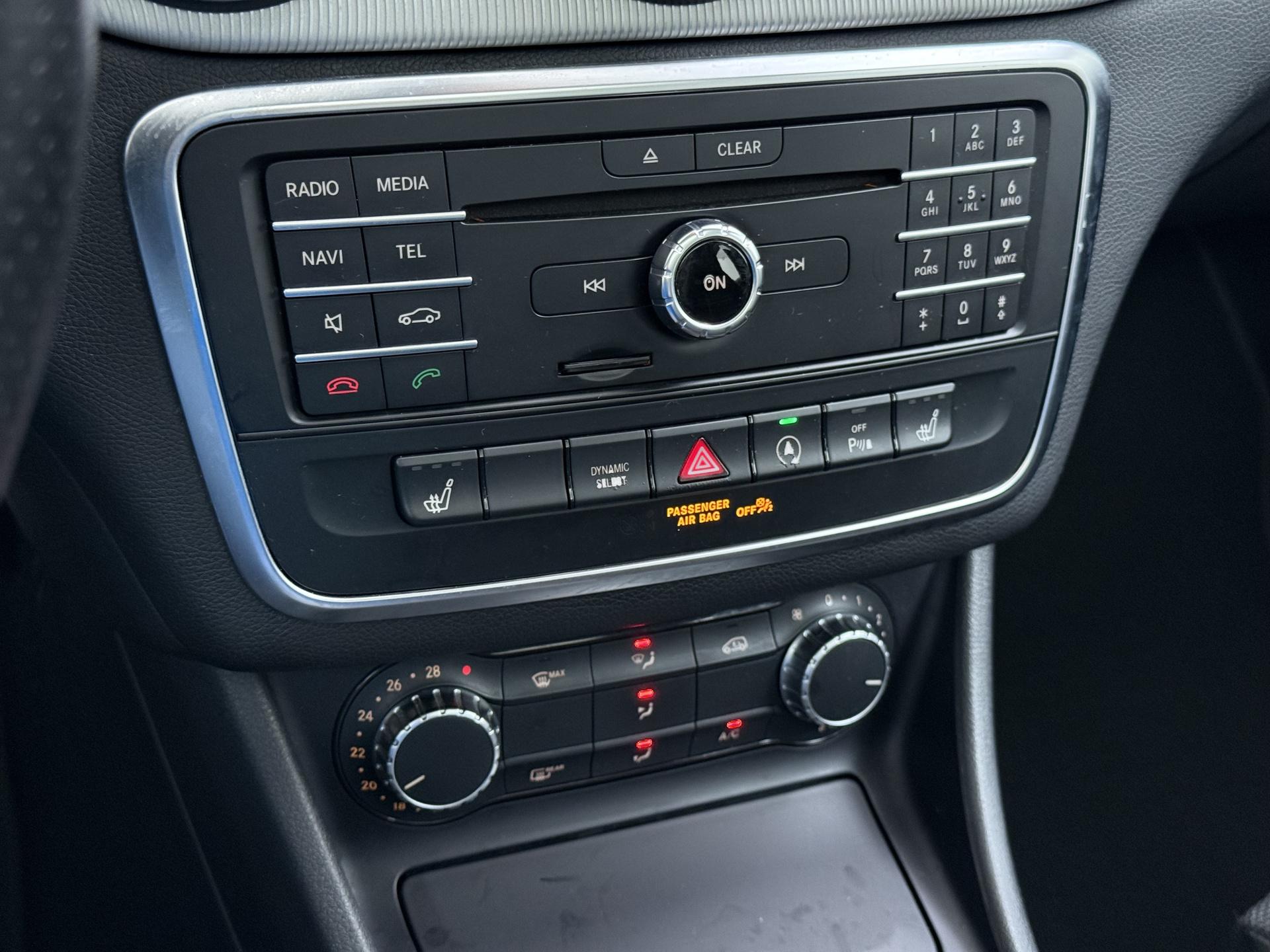 Mercedes-Benz GLA 180 Prestige 10