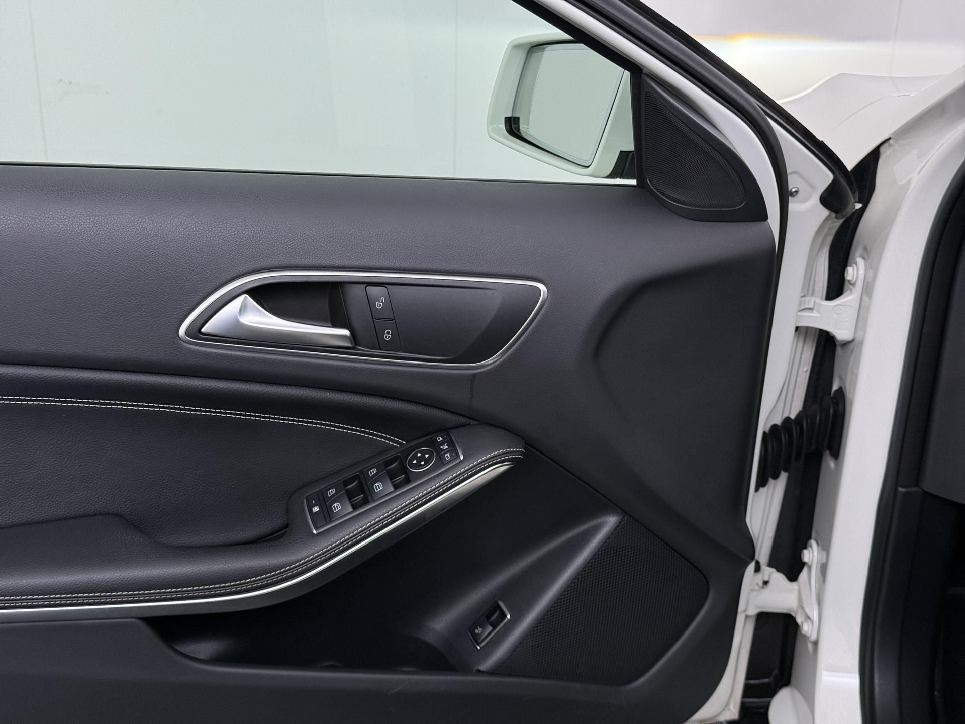 Mercedes-Benz GLA 180 Prestige 17