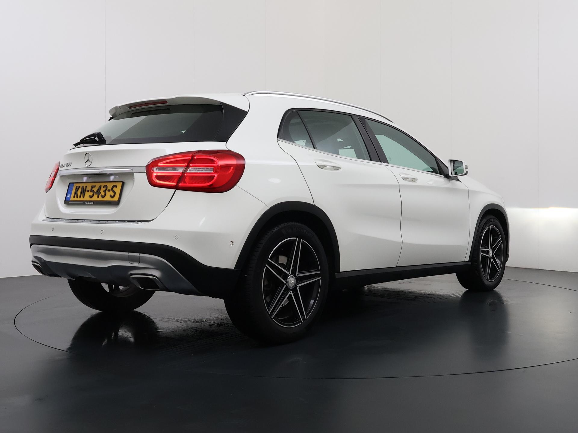 Mercedes-Benz GLA 180 Prestige 2
