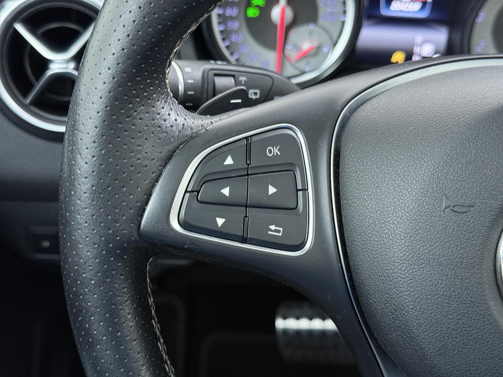 Mercedes-Benz GLA 180 Prestige 25