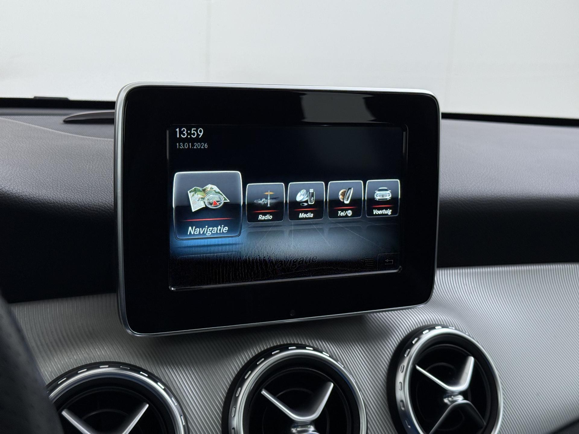 Mercedes-Benz GLA 180 Prestige 28