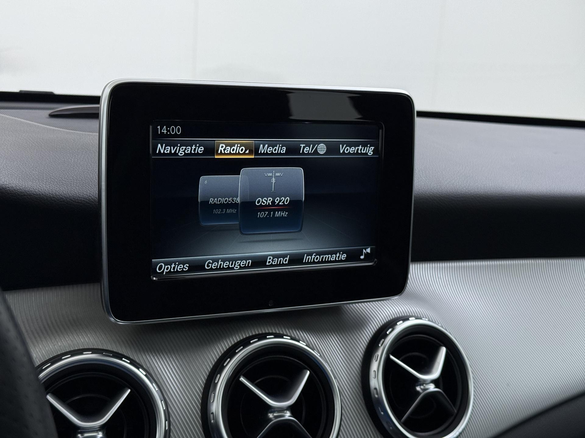 Mercedes-Benz GLA 180 Prestige 31