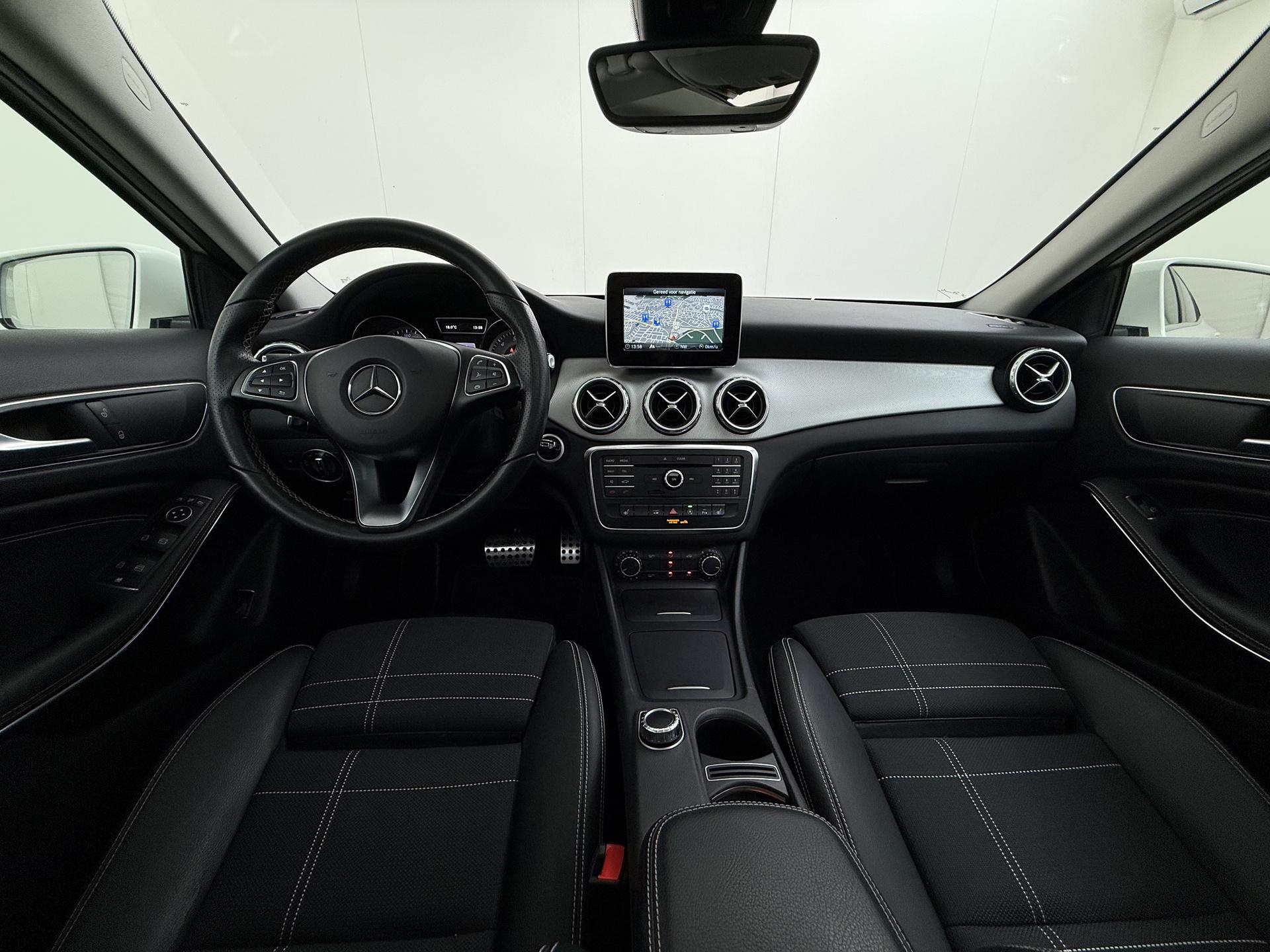 Mercedes-Benz GLA 180 Prestige 4