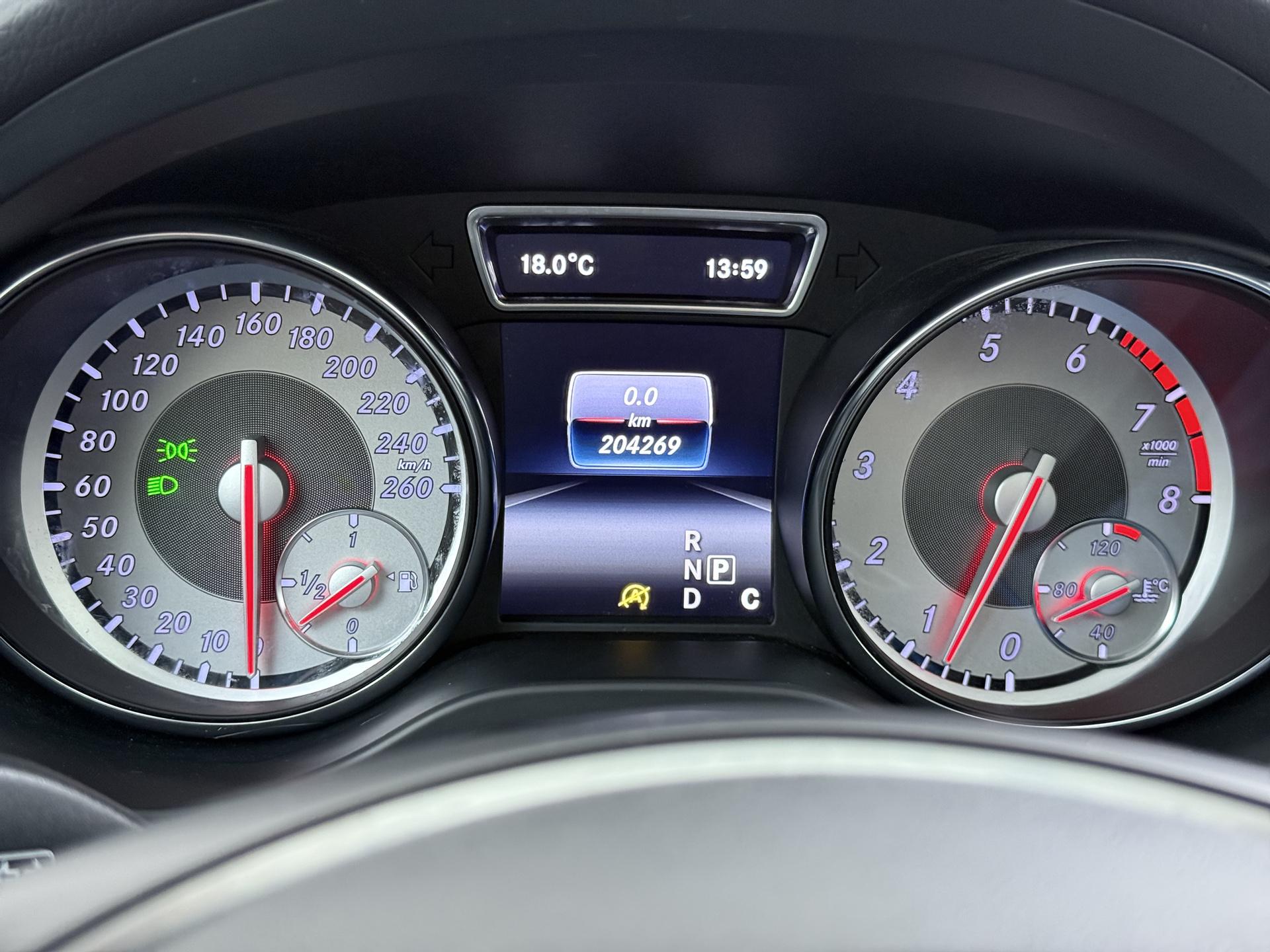 Mercedes-Benz GLA 180 Prestige 8