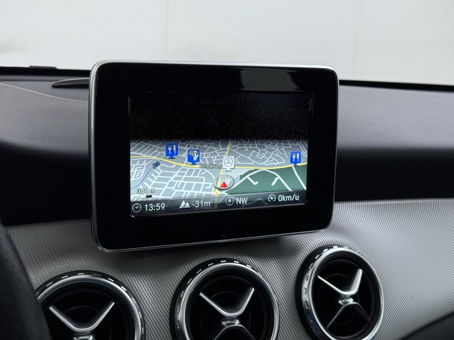 Mercedes-Benz GLA 180 Prestige 9