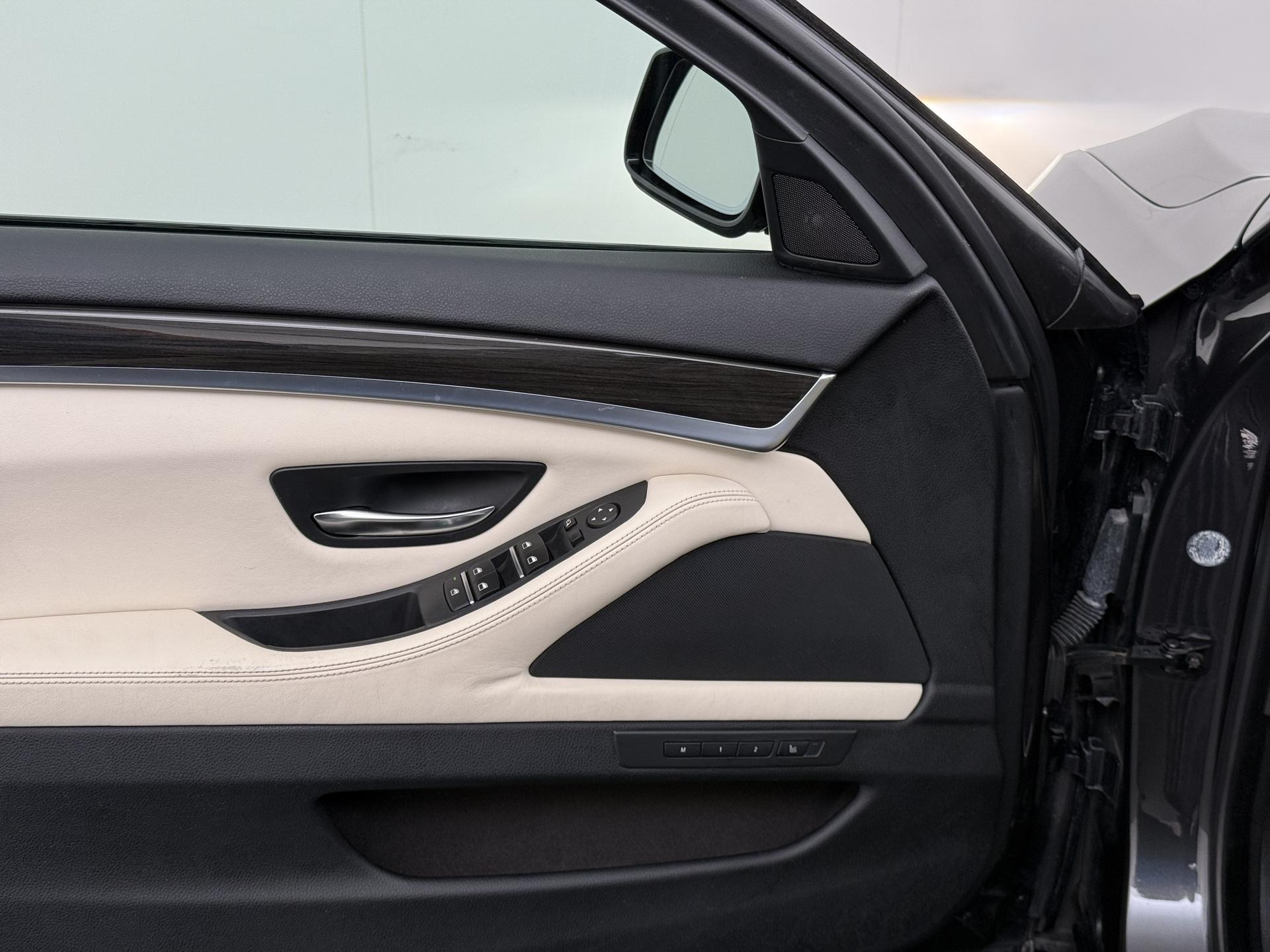 BMW 5 Serie Touring 550i High Executive 23