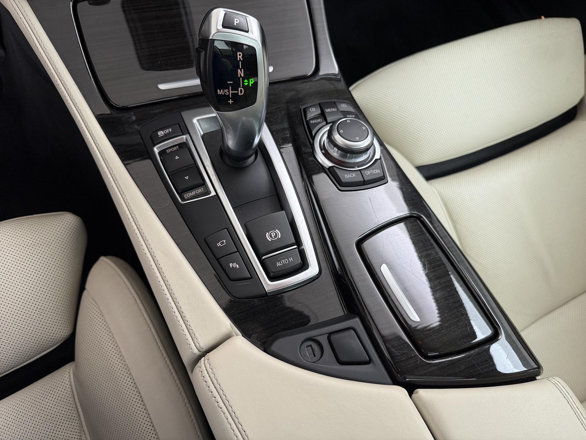 BMW 5 Serie Touring 550i High Executive 44