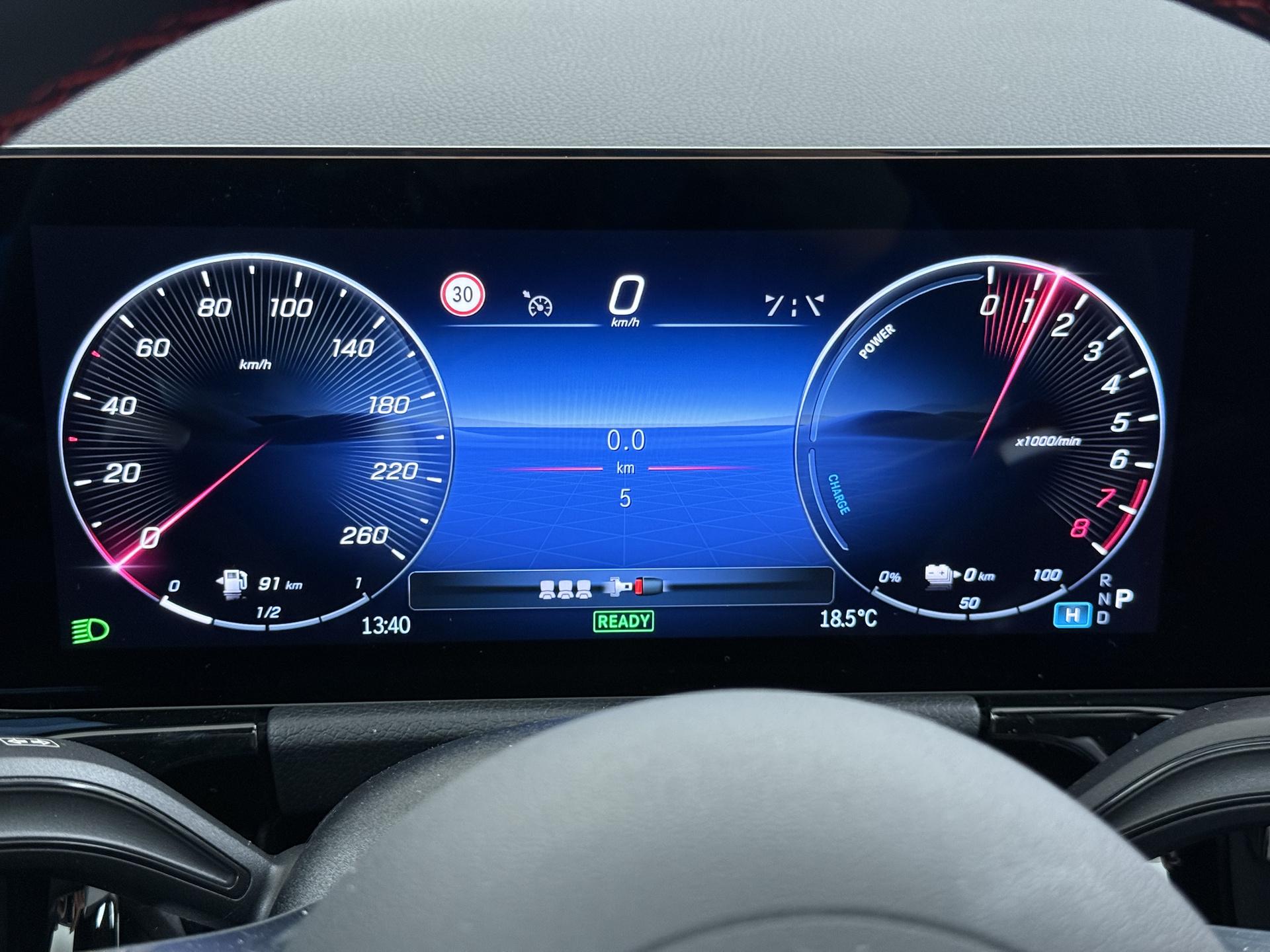 Mercedes-Benz B-Klasse 250 e Business Solution AMG 35