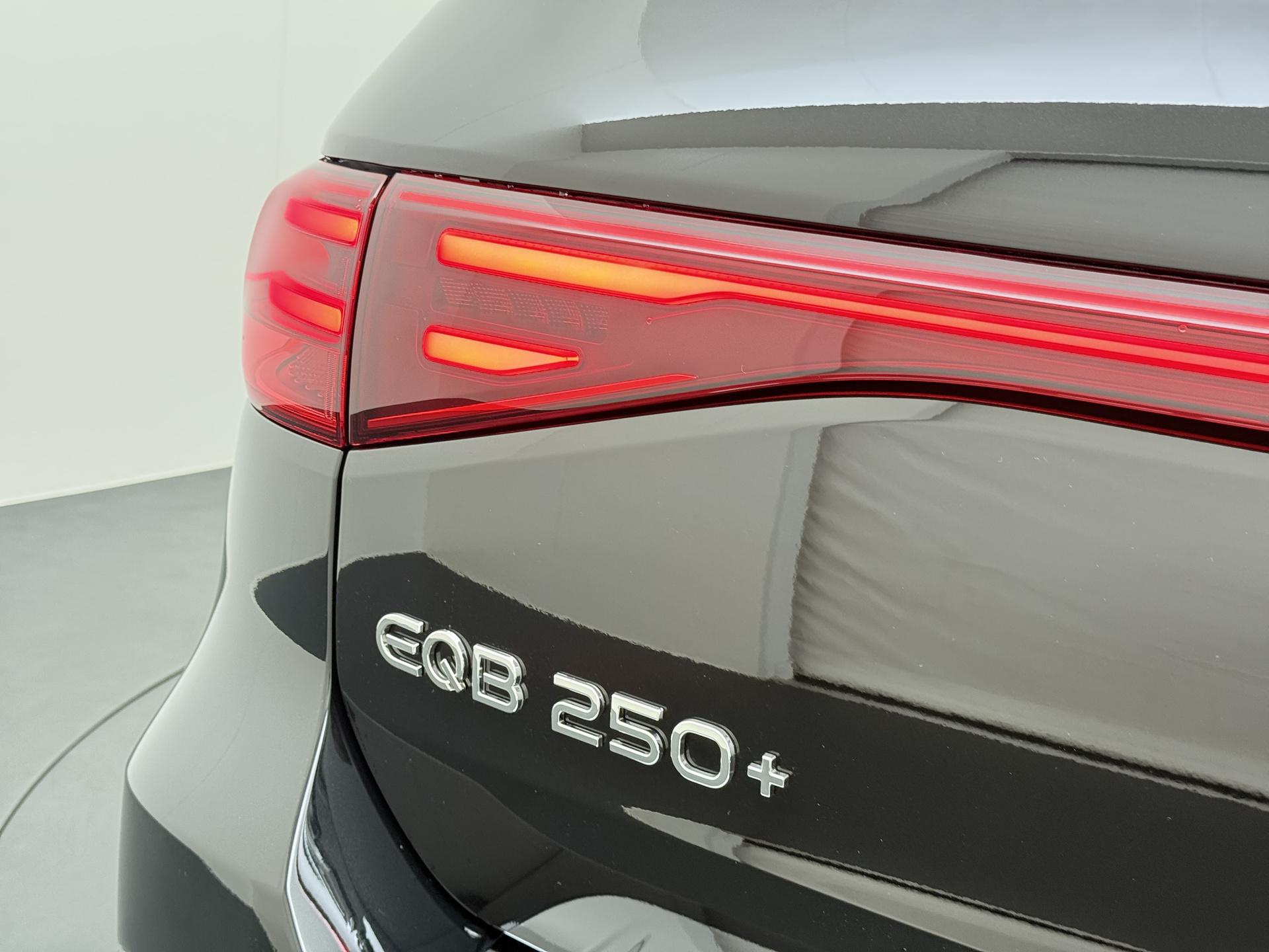 Mercedes-Benz EQB 250+ Business Solution AMG 71 kWh 11