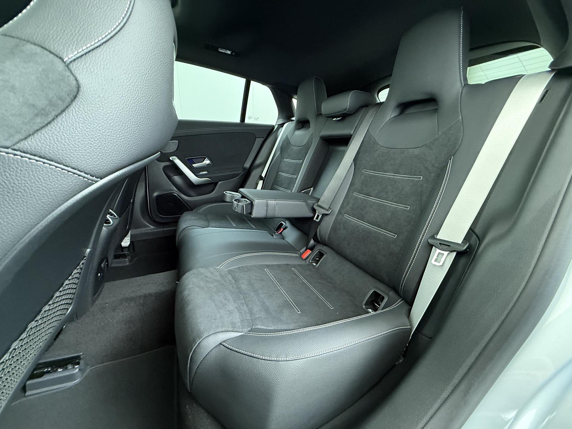 Mercedes-Benz CLA-Klasse Shooting Brake 250 e Business Solution AMG 25