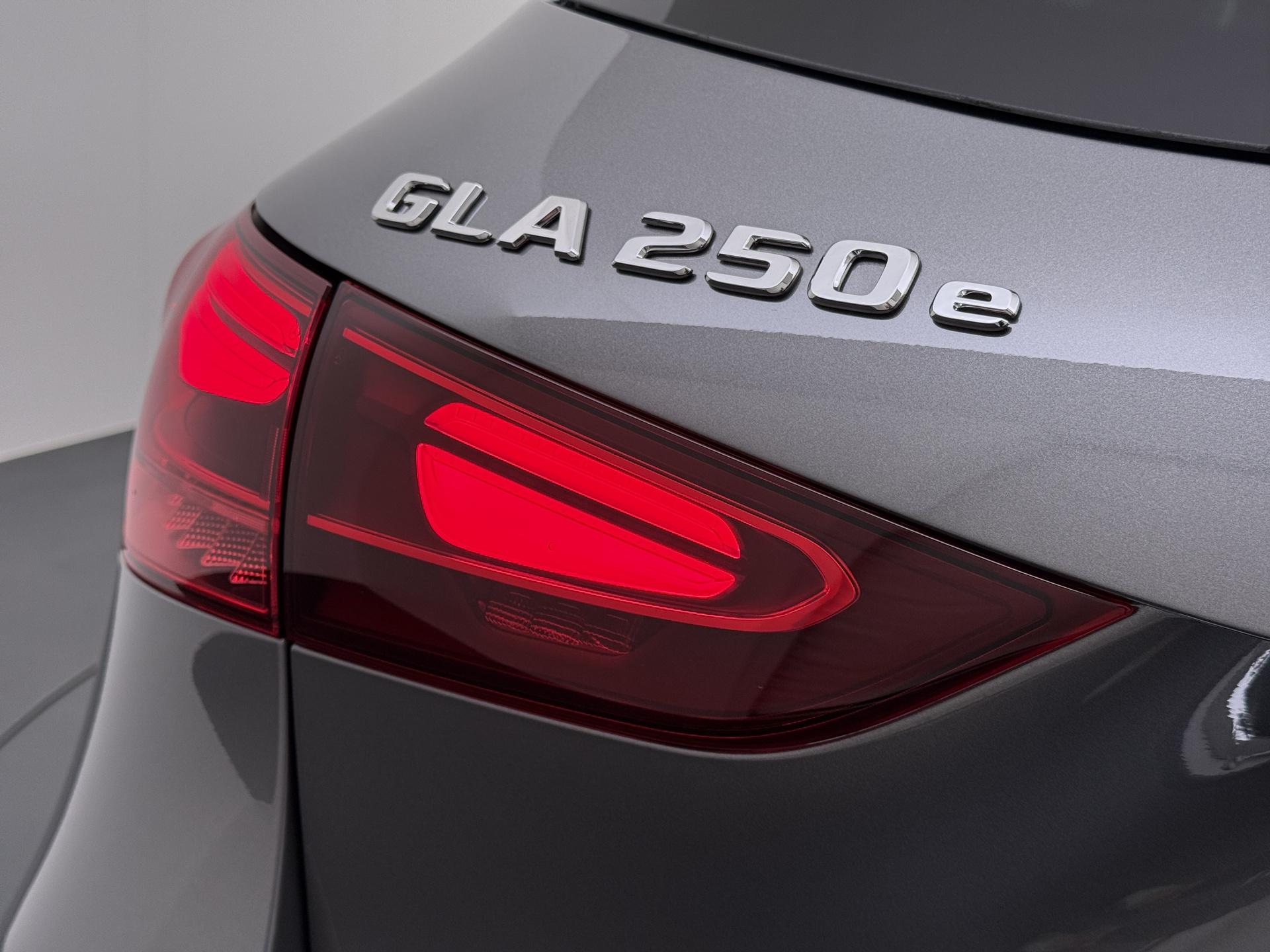 Mercedes-Benz GLA 250 e Business Solution AMG 11