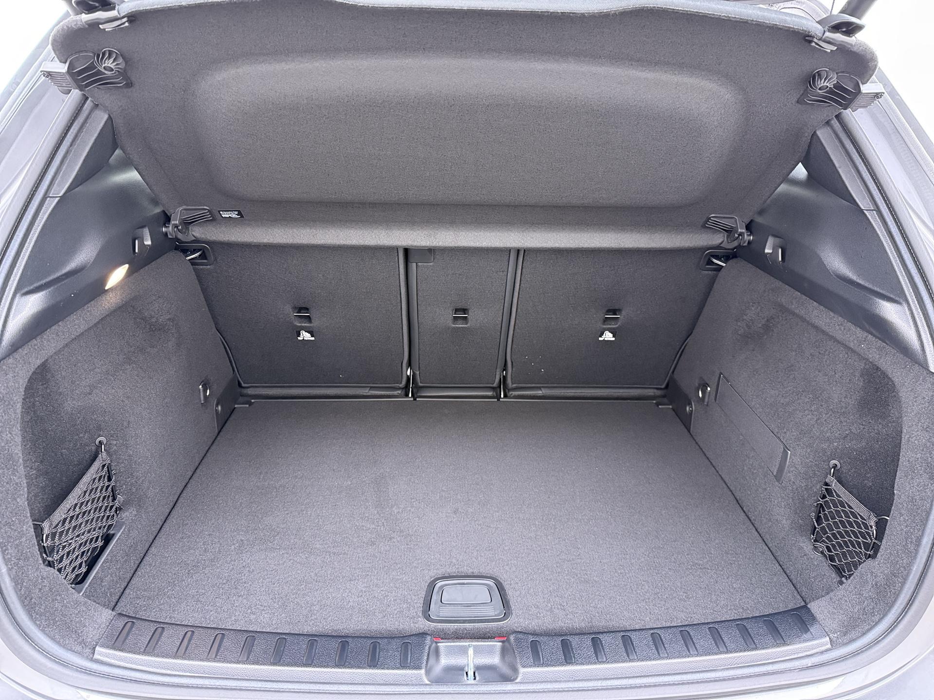 Mercedes-Benz GLA 250 e Business Solution AMG 12